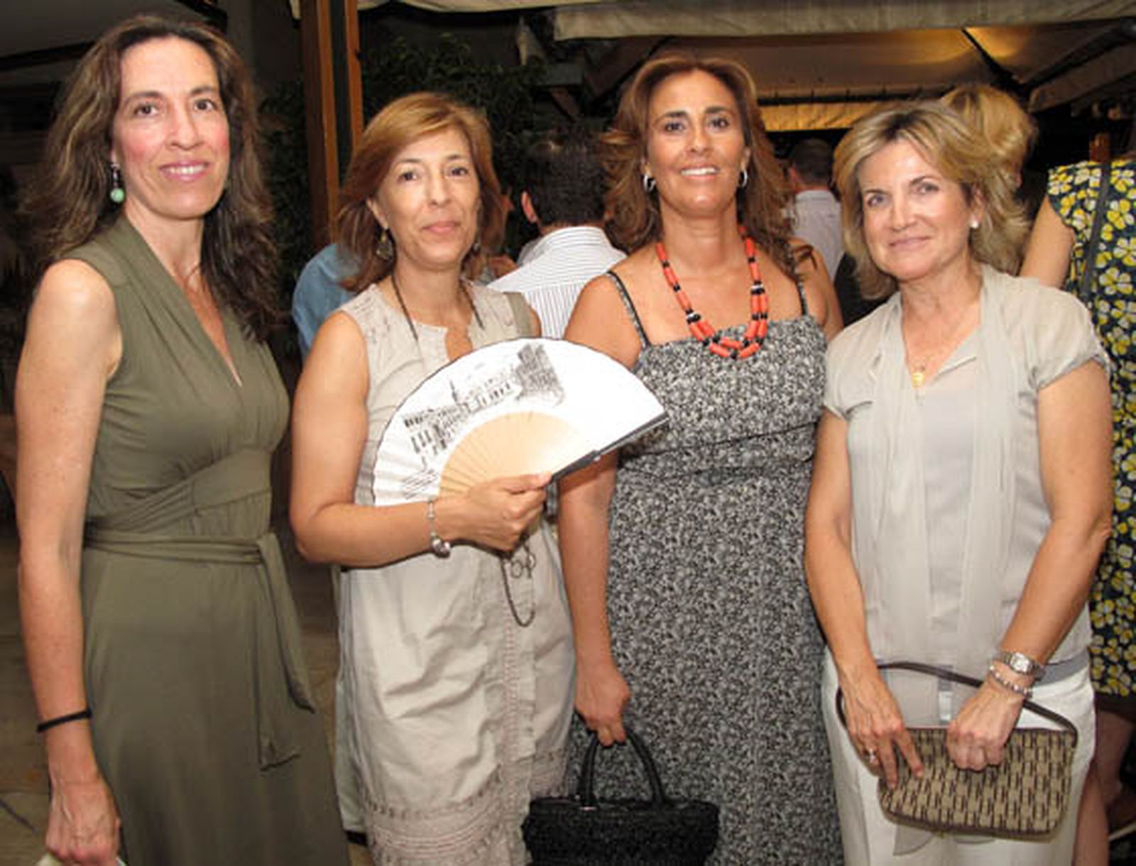 Patricia Caballos Rufino, Marisol Pitedier, María Eugenia Sánchez Valdayo, presidenta de la Asociación Andaluza Mujer y Trabajo, y María José Medina.

Foto: Victoria Ramírez