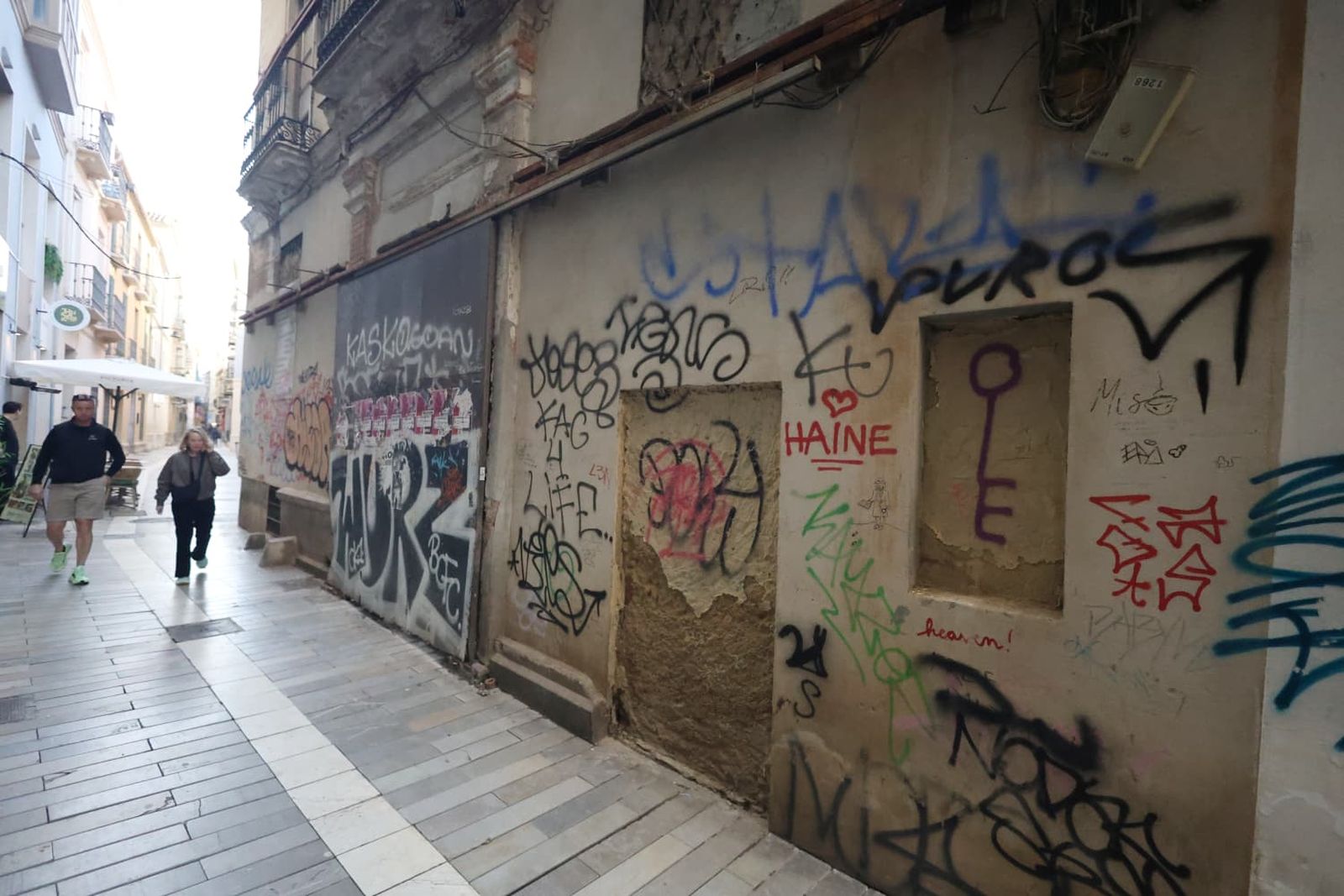 Fachada del edificio que se convertirá en apartamentos turísticos.