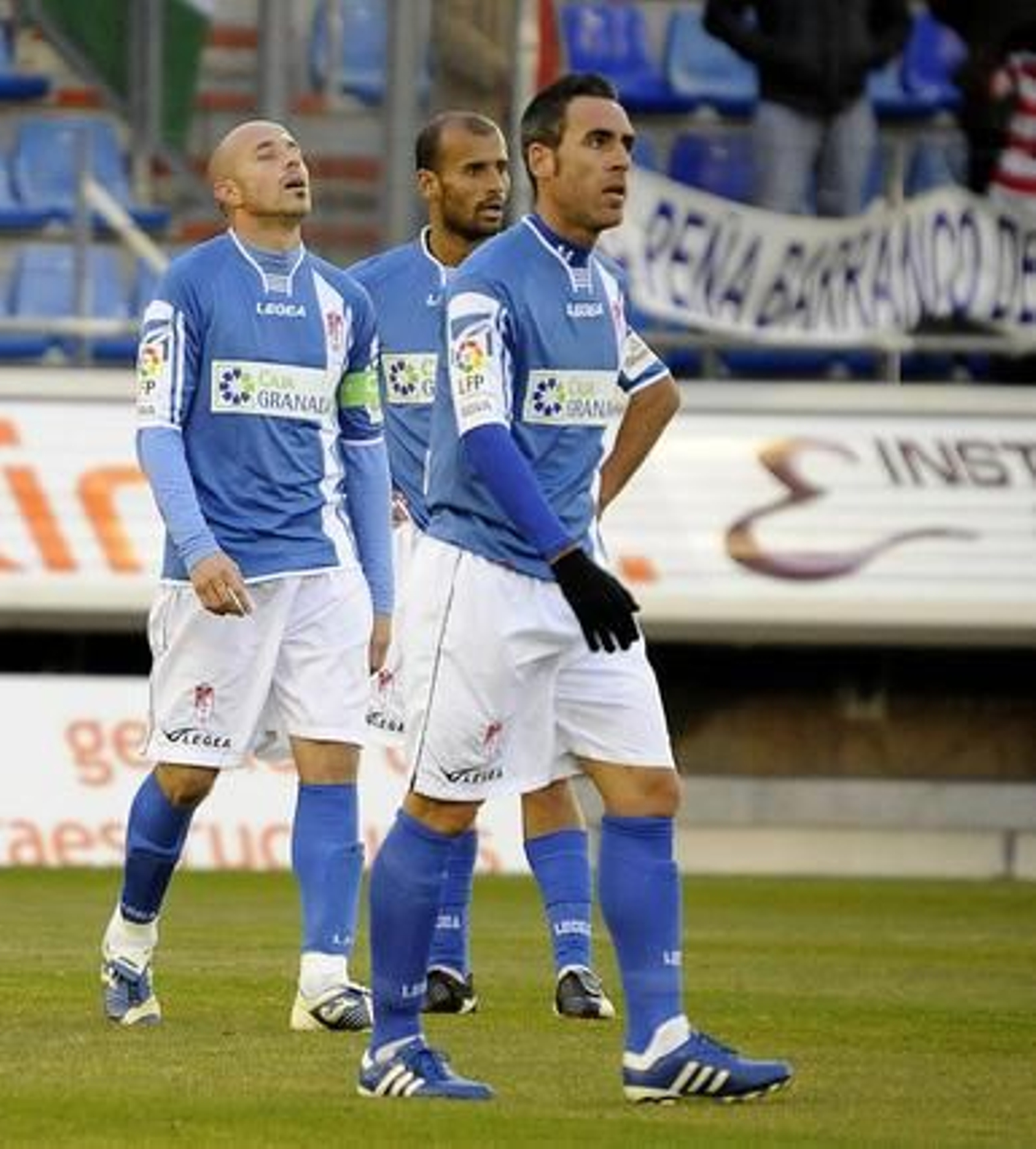 Decepción entre los jugadores al final del partido.

Foto: LOF
