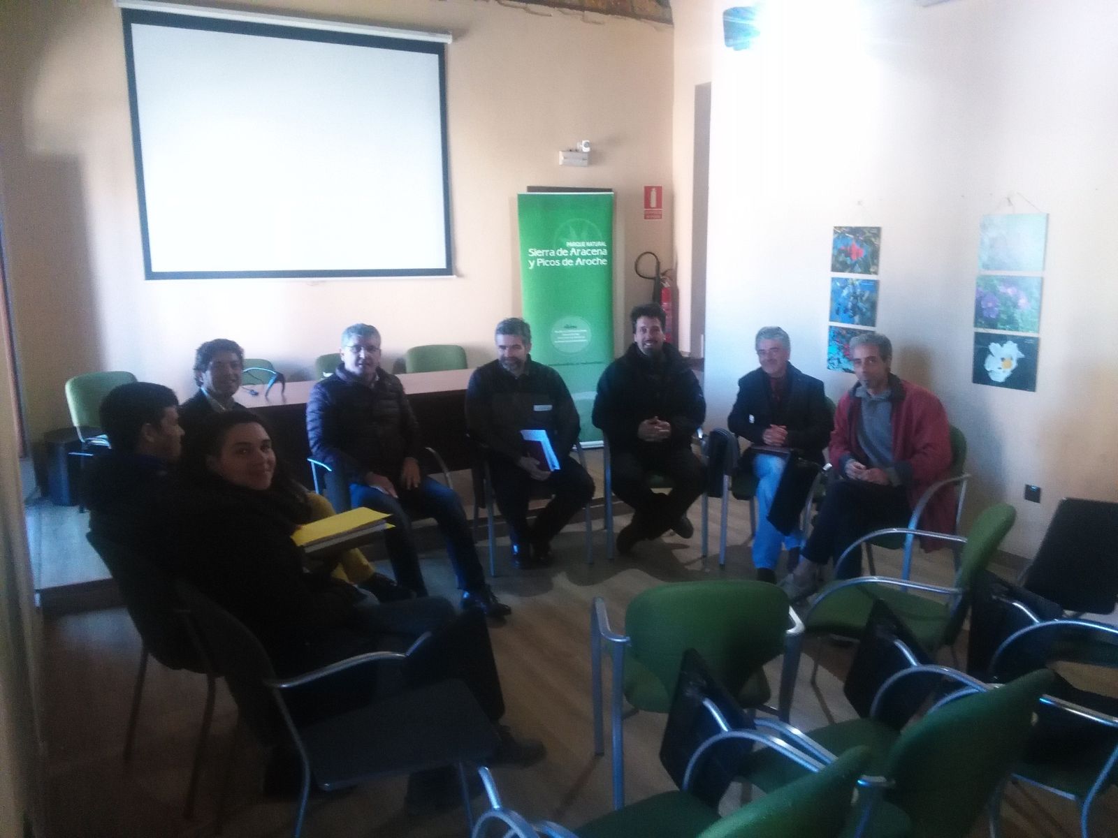 Representantes vecinales y de las administraciones dialogan sobre la problemática de El Calabacino.