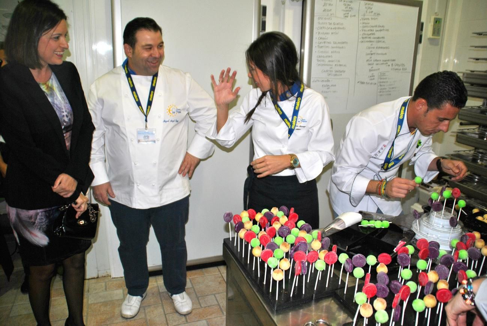 Un momento de la cena benéfica de Euro-Toques, con la alcaldesa.