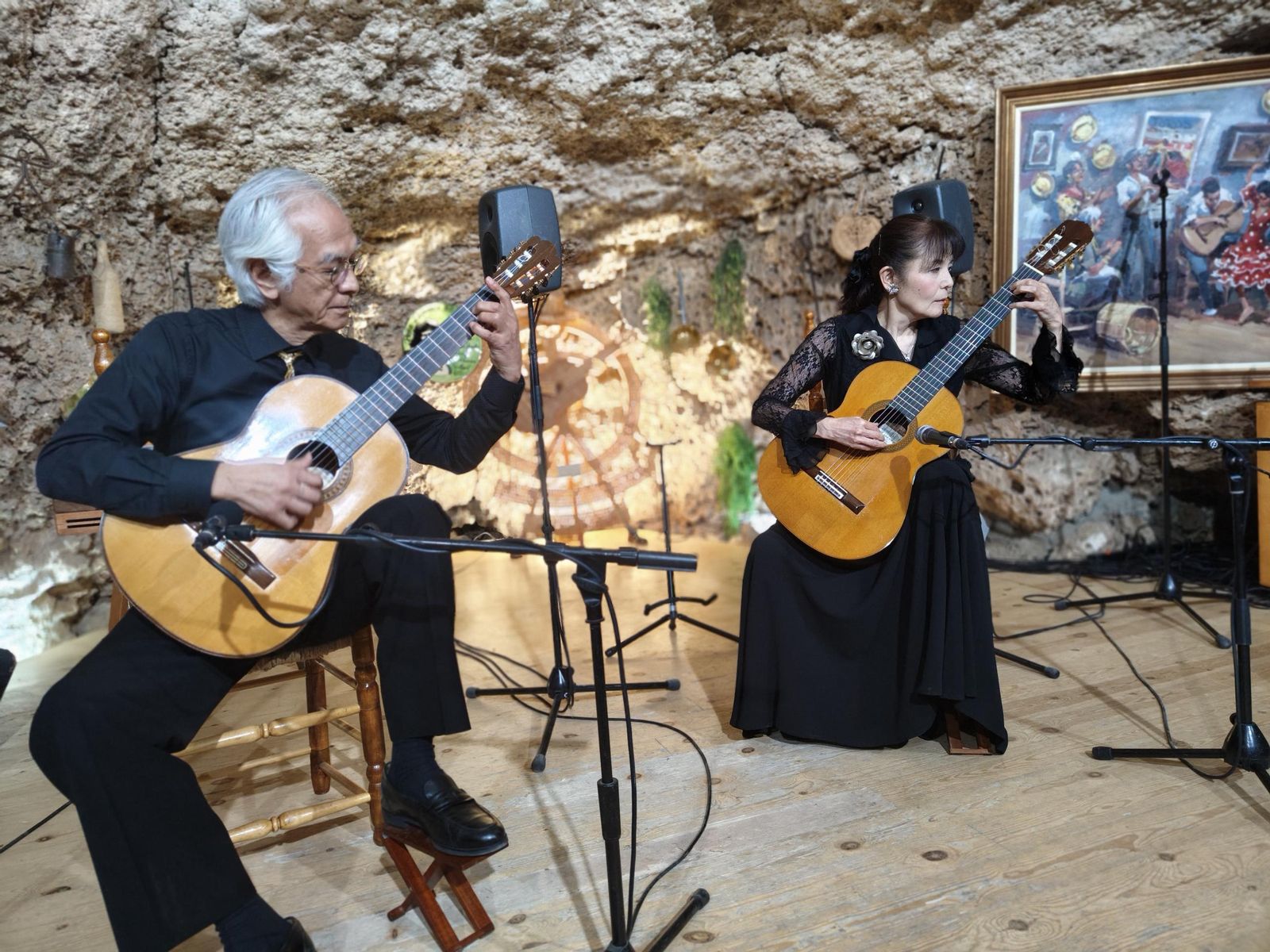Jiro Yoshikawa con Hisako Noguchi  durante su actuación en la peña Flamenca El Morato.