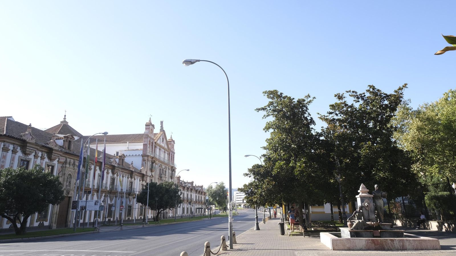El Palacio de la Merced y enfrente, los jardines de Colón.