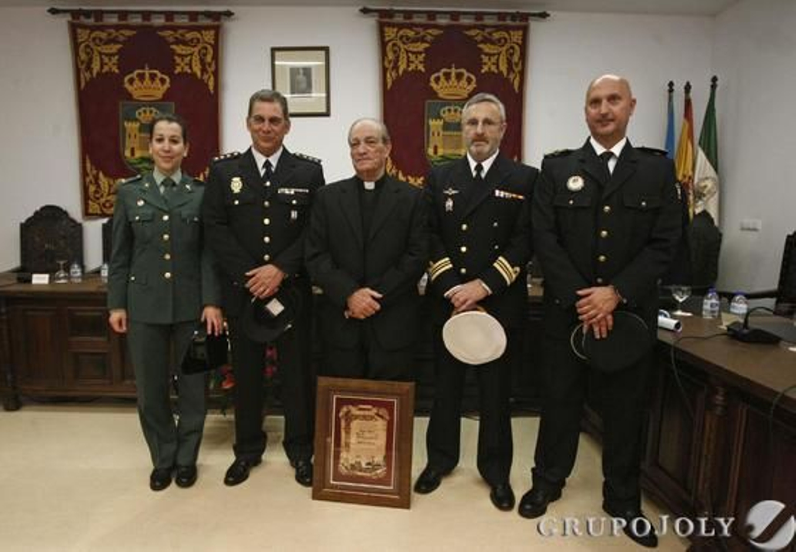 El Ayuntamiento de La Línea nombra Hijo Predilecto al arcipreste de la ciudad, que solicita unión "para sacar el pueblo adelante".

Foto: Paco Guerrero