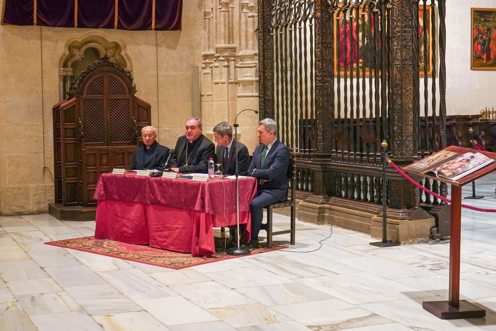 Galería | Así se ha presentado el libro sobre los retablos de la capilla real de Granada