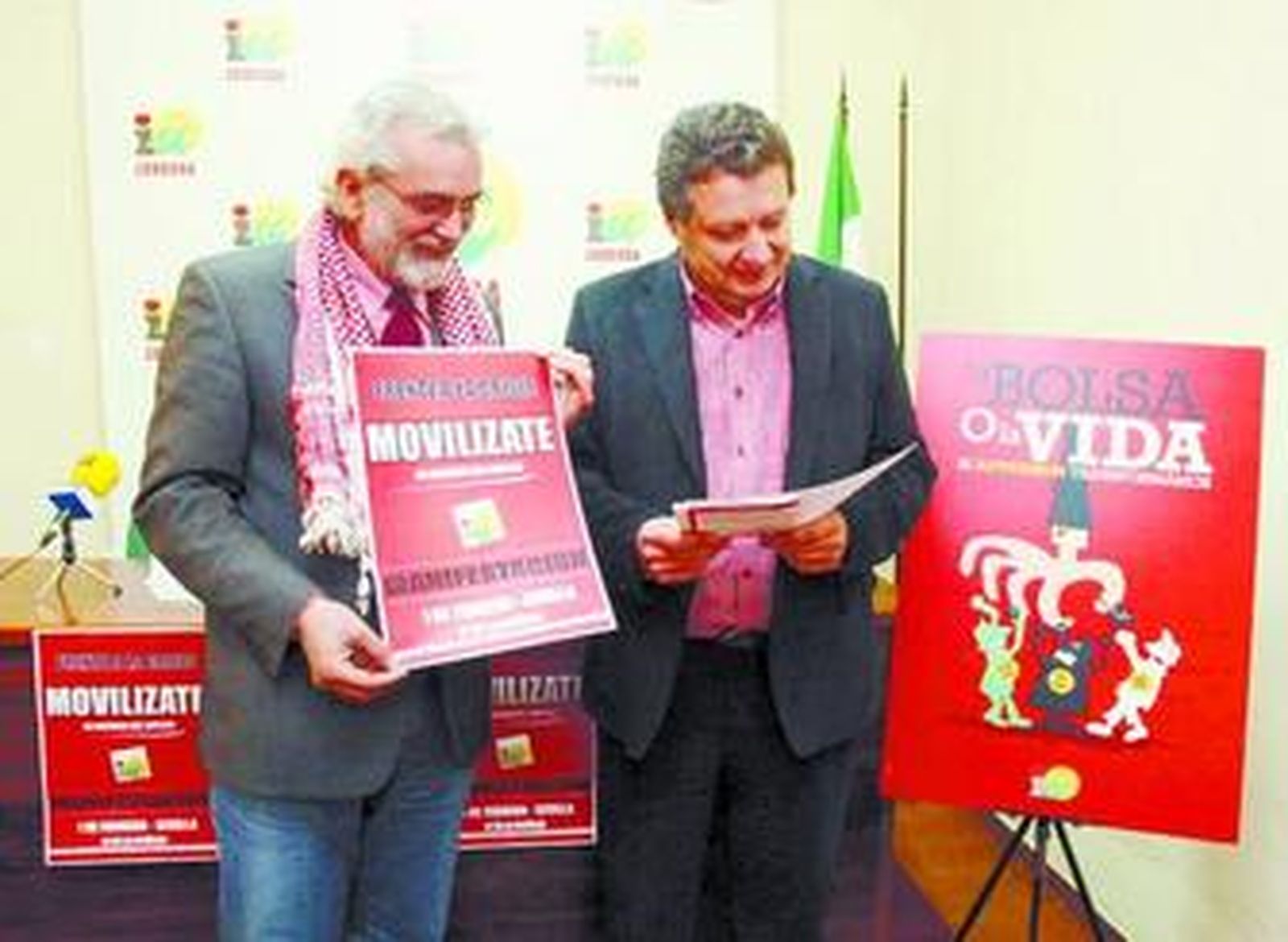 López Calvo y Martínez, ayer durante la presentación de los actos previstos para denunciar la acción del Gobierno socialista contra la crisis.