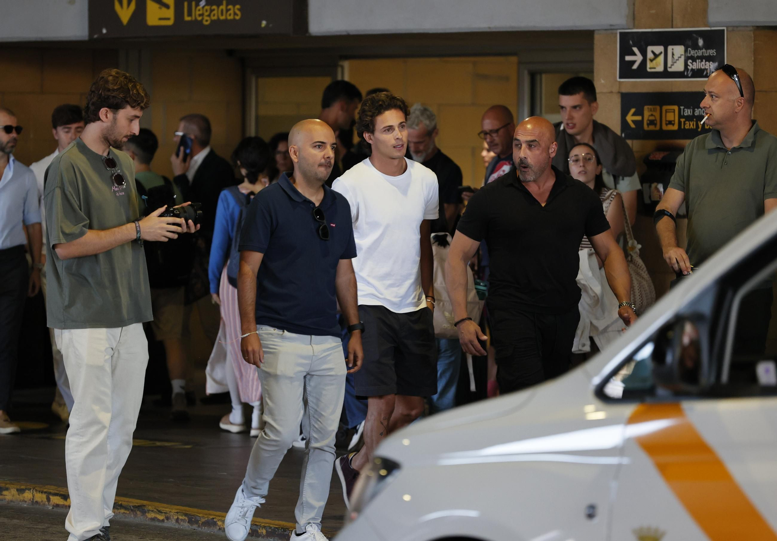 Las Imágenes de la llegada de Rodrigo Riquelme a Sevilla