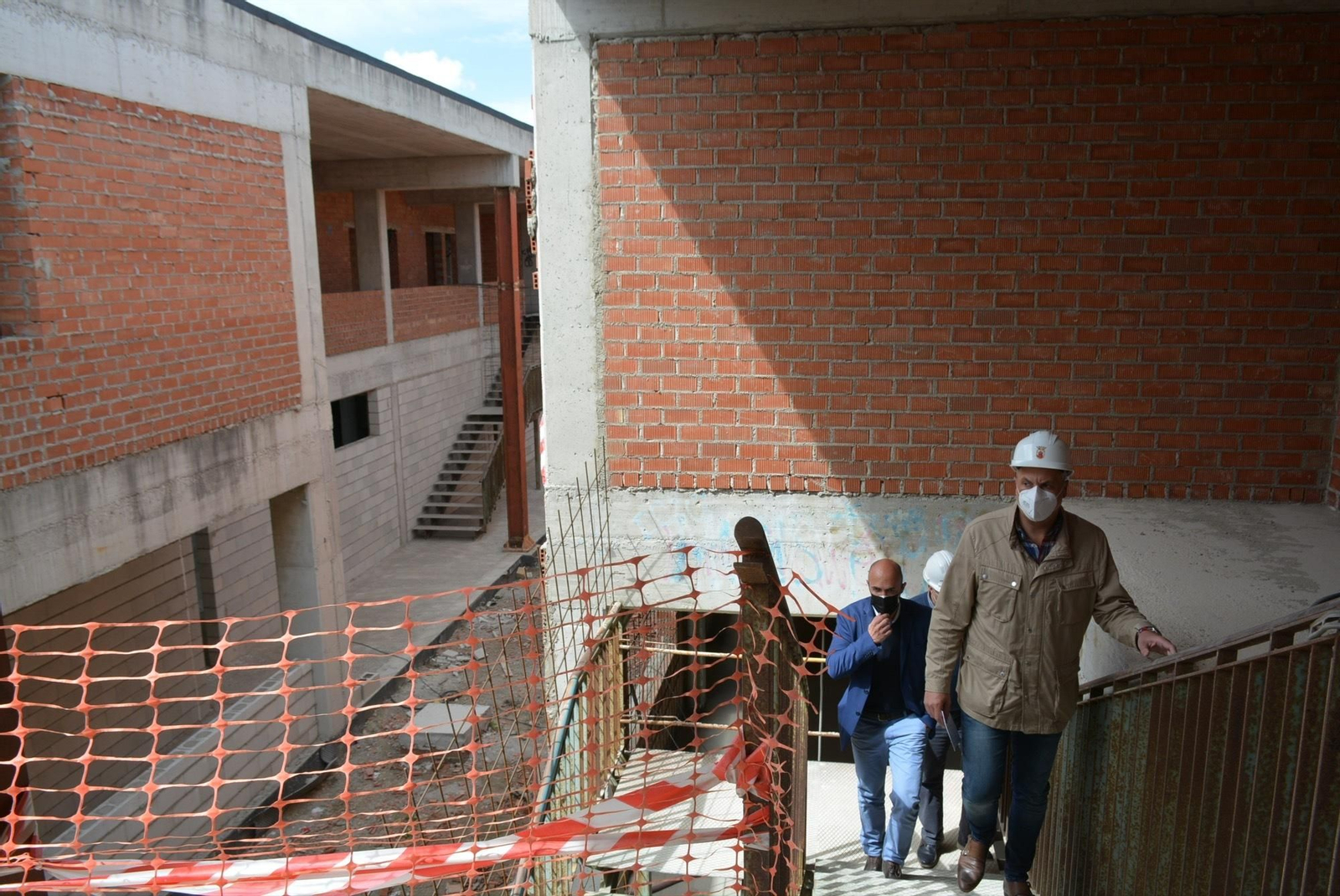 La visita de Ruiz Boix al edifico en construcción.