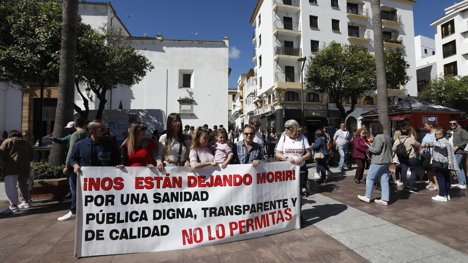 Las fotos de la concentración por la muerte de Lydia,  la niña nacida de forma prematura