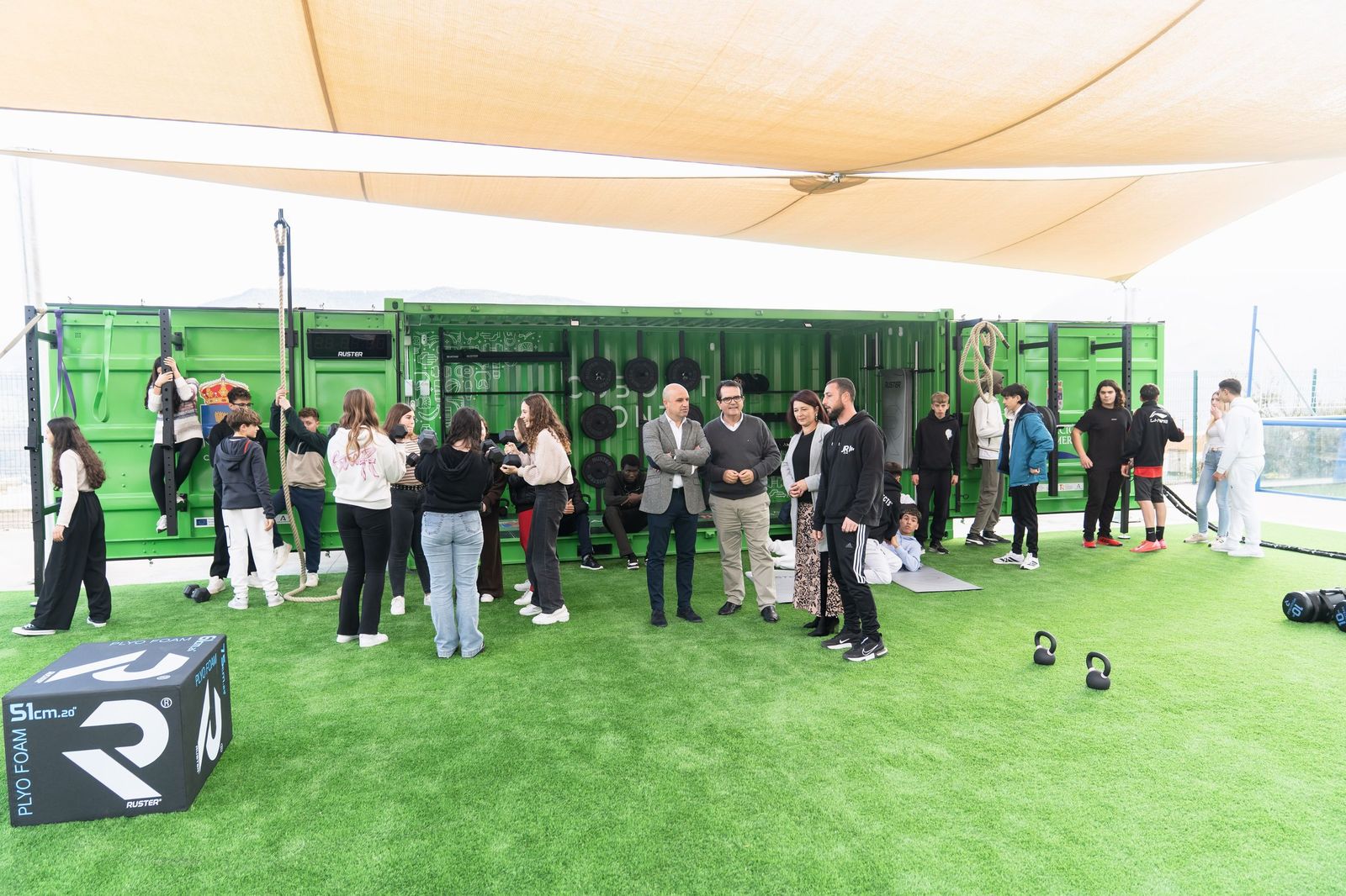 El alumnado del IES de Canjáyar, los primeros en probar el equipamiento.