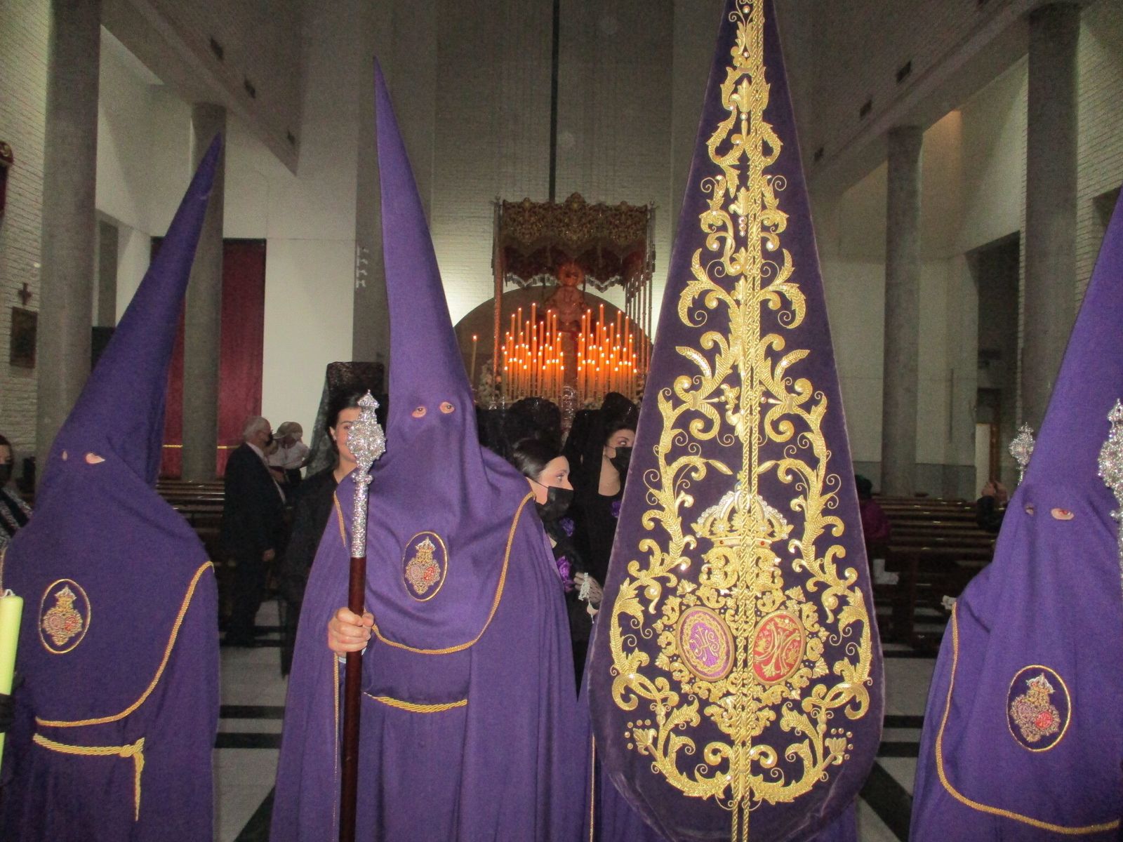 Imágenes de la estación de penitencia de la Hermandad de Pasión de Almería