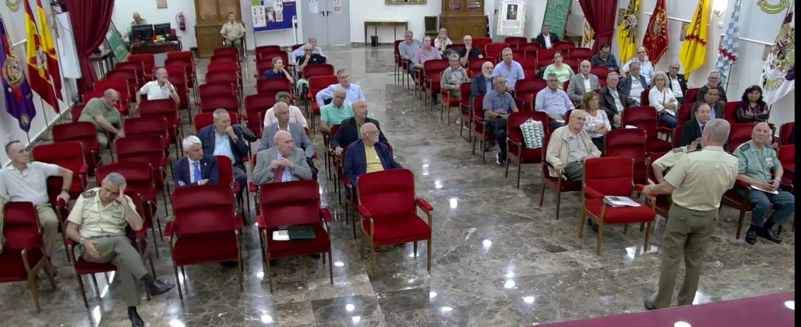 Un momento de la presentación de Núñez, sentado en la primera fila a la derecha.