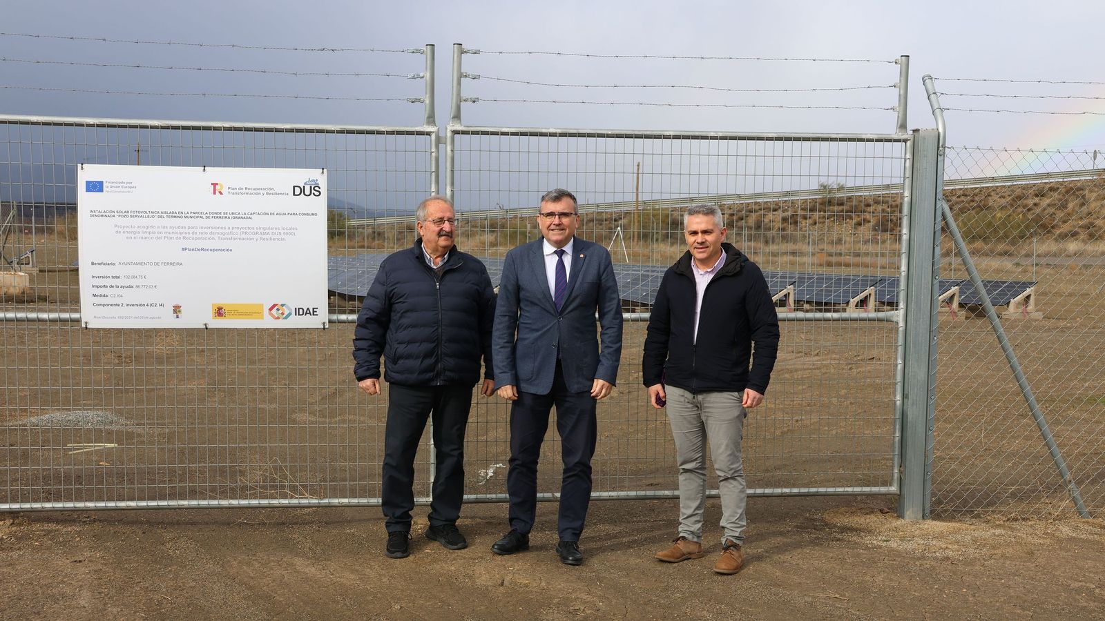 El subdelegado del Gobierno en Granada, José Antonio Montilla, visita Ferreira junto a su alcalde, Antonio Fornieles