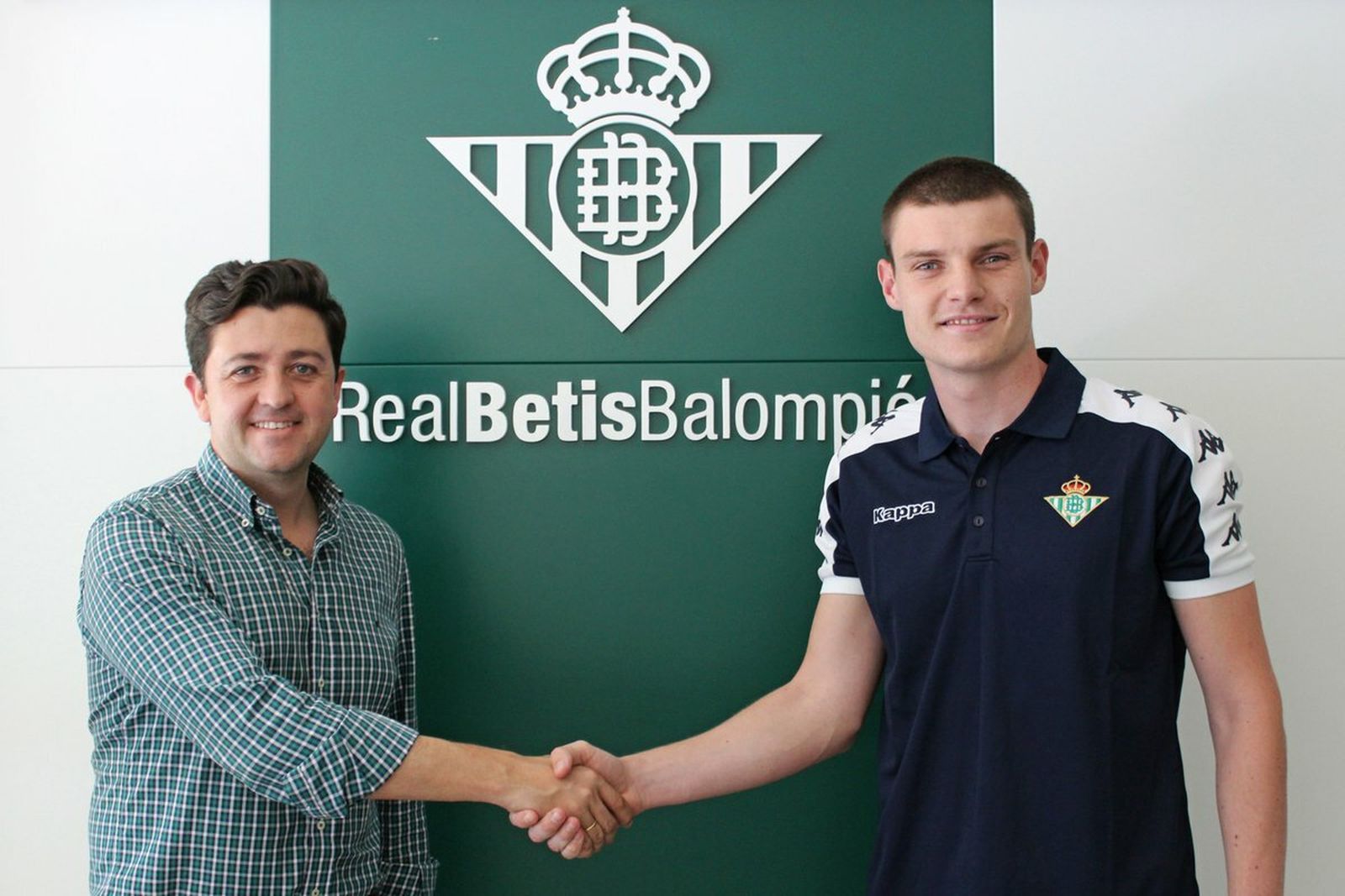 Xiker Ozerinjauregi posa con Miguel Calzado.