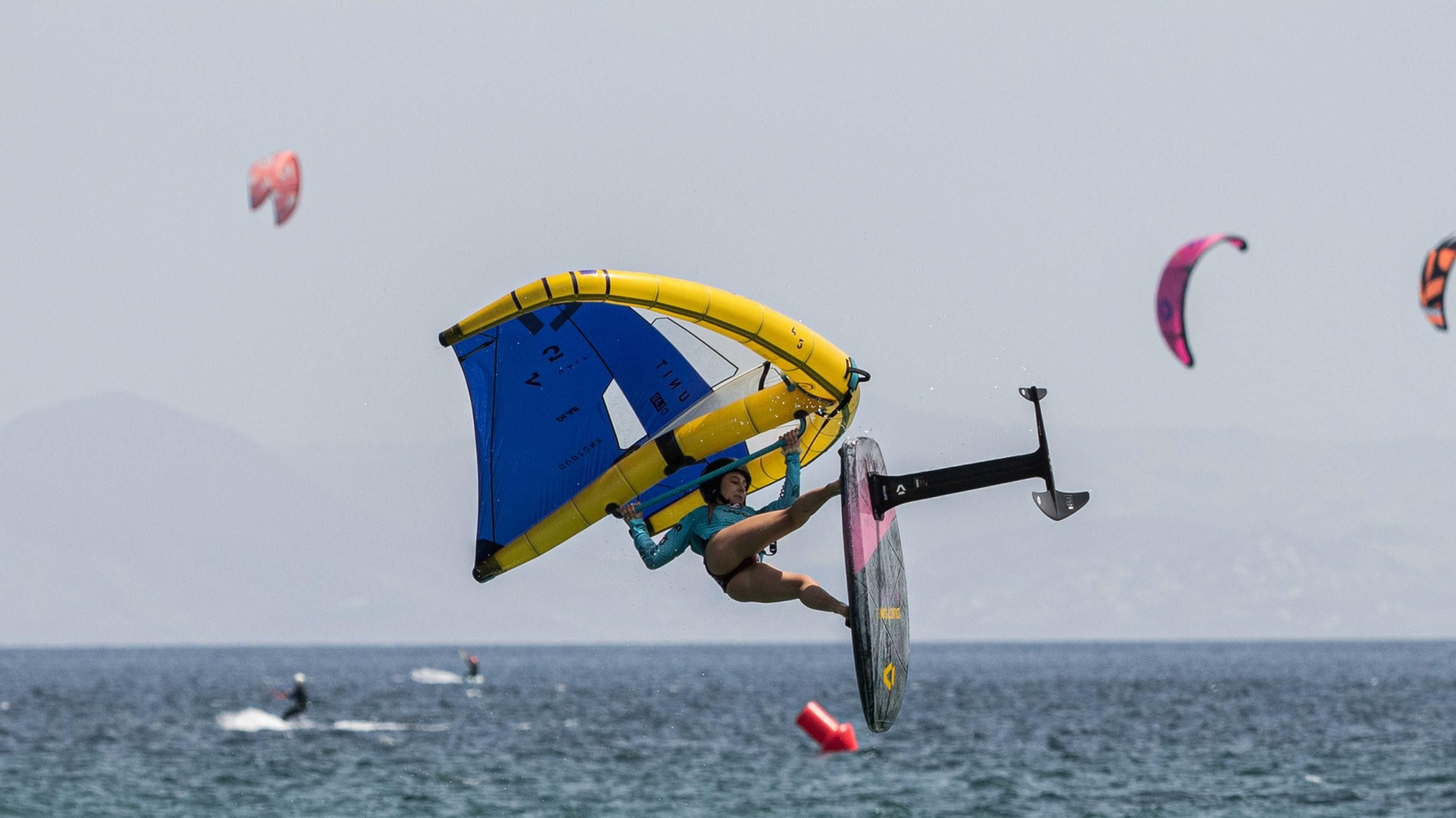 Una rider de la Tarifa Wing Pro.