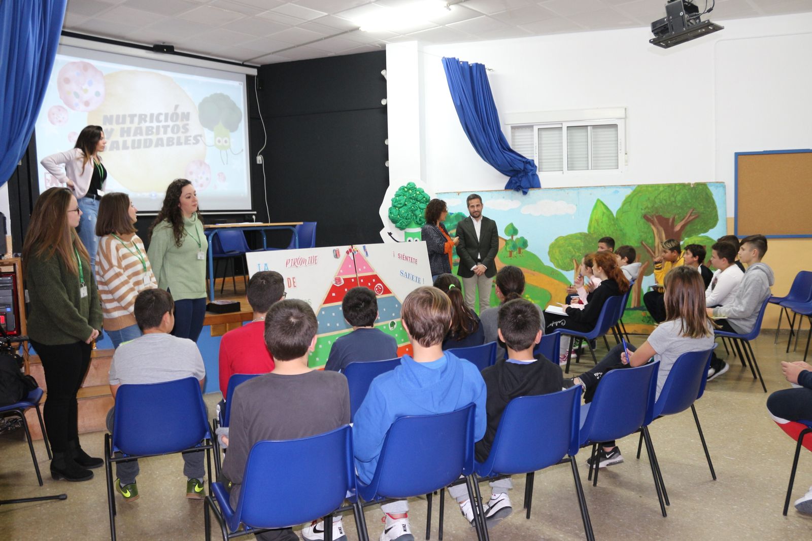 Presentación del taller en uno de los centros escolares de la ciudad.