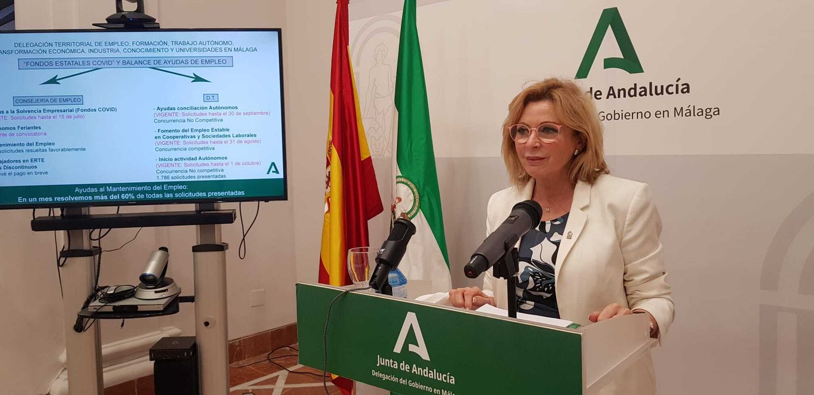 La delegada de Empleo en Málaga durante la rueda de prensa.
