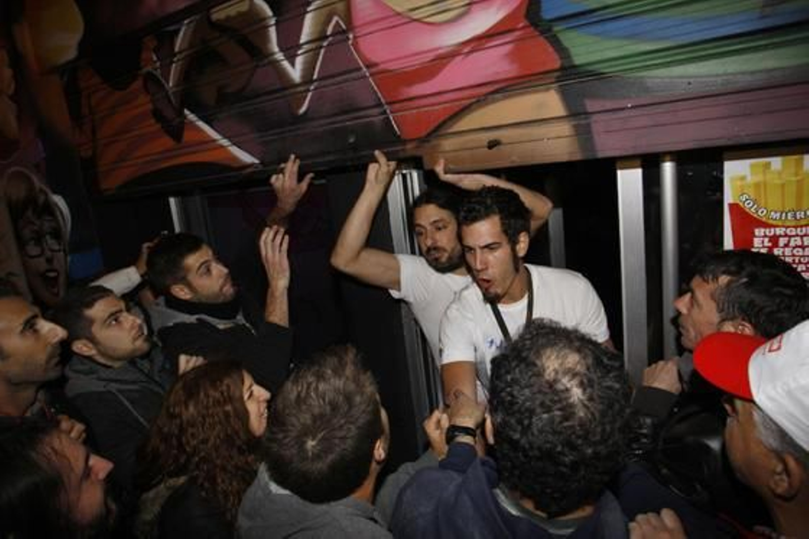 Primeras disputas en la huelga 

Foto: Javier Albiñana