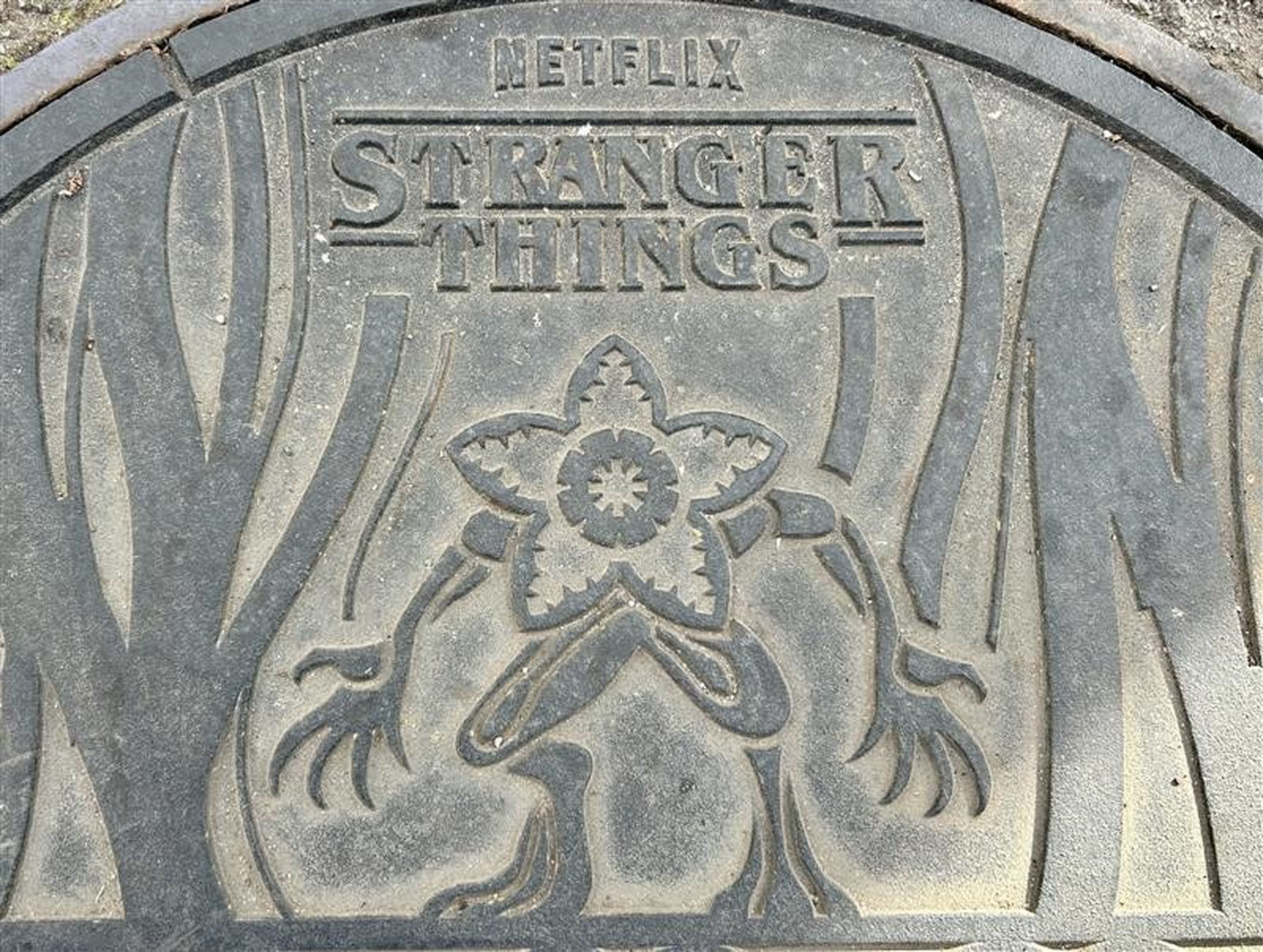 La tapa de alcantarilla de 'Stranger Things' en Sevilla