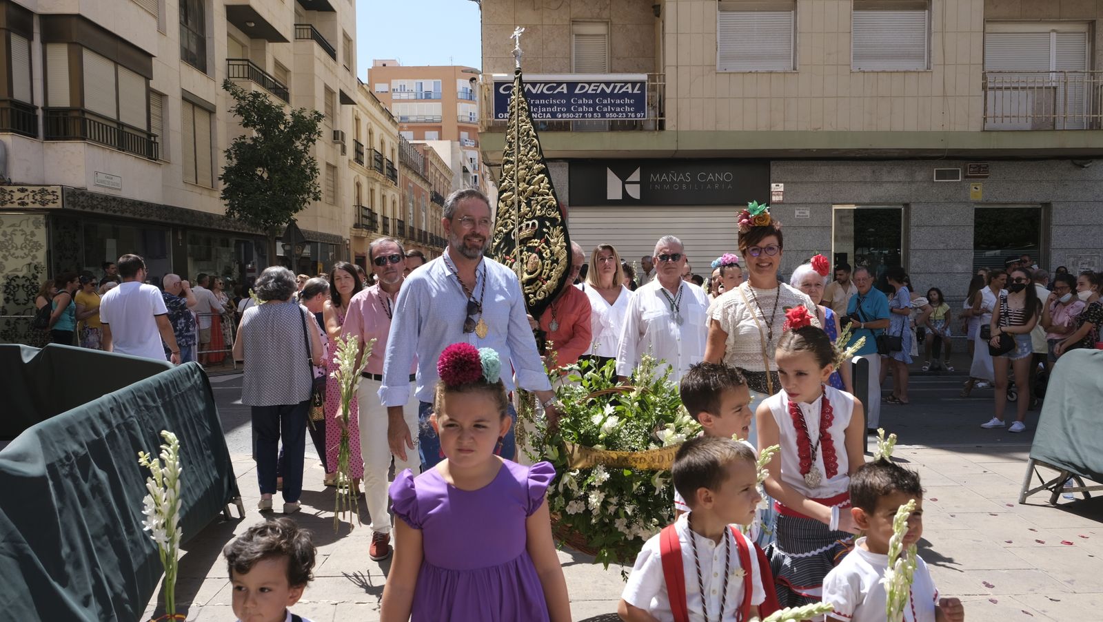 Imágenes de la ofrenda floral a la Virgen del Mar. Feria de Almería 2022