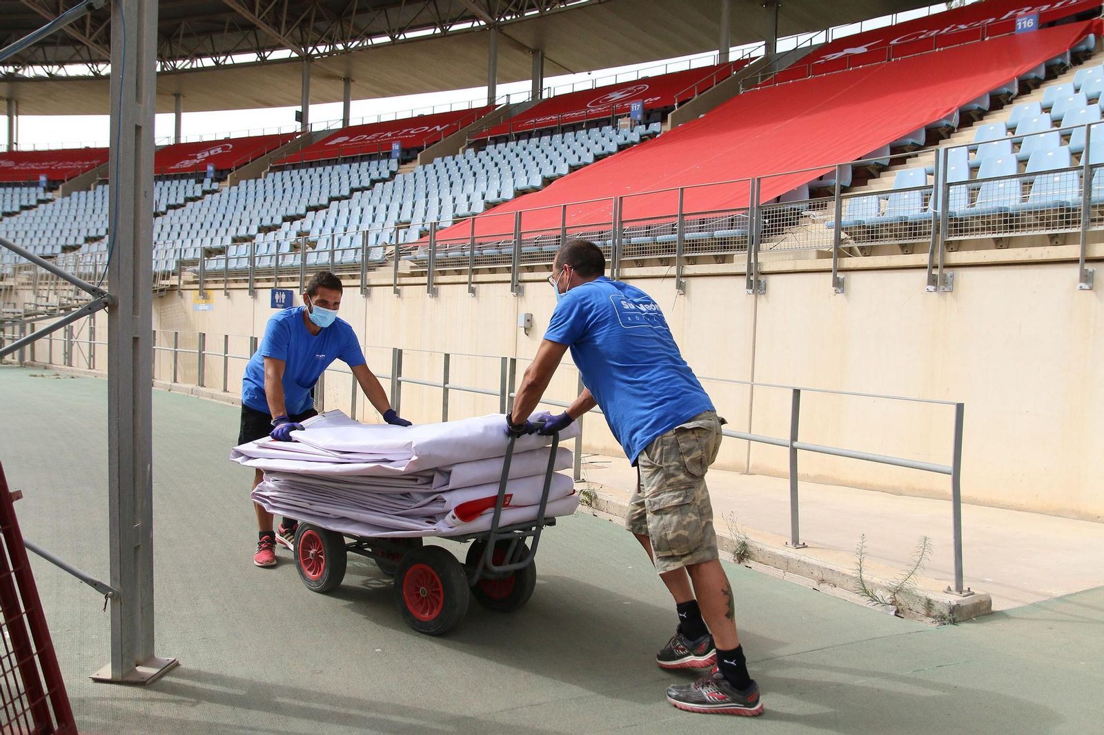 Así están pintando las gradas del Mediterráneo