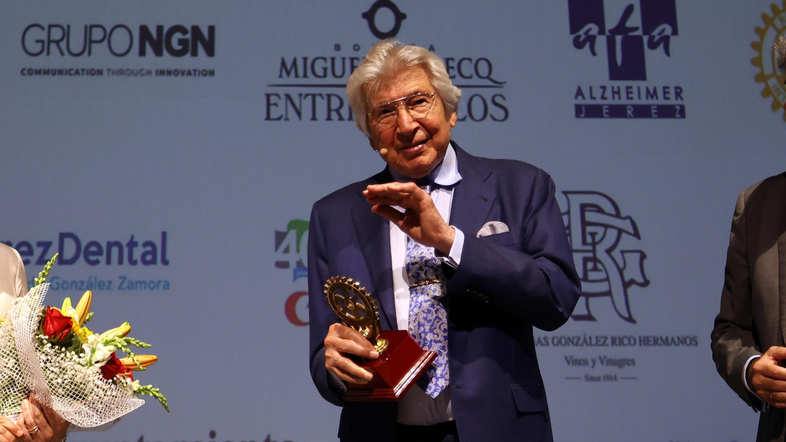 Manuel Alejandro recibe el premio Jerezano del Año del Rotary Club Jerez