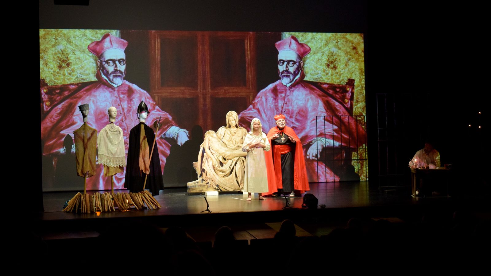 Un momento de la representación en el Teatro Florida.