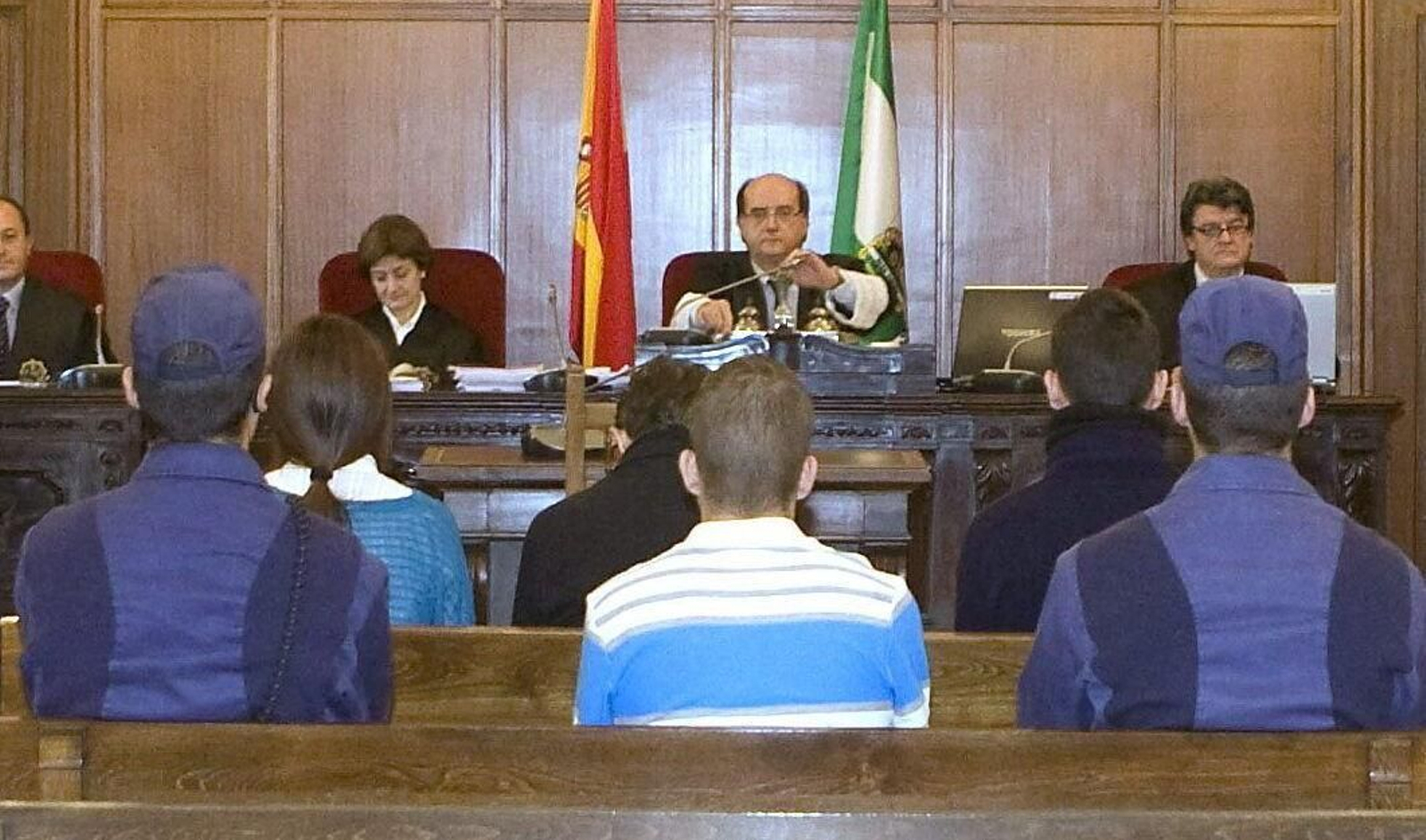 El magistrado Javier González,  en el centro, presidiendo el juicio a Miguel Carcaño por el asesinato de Marta del Castillo.