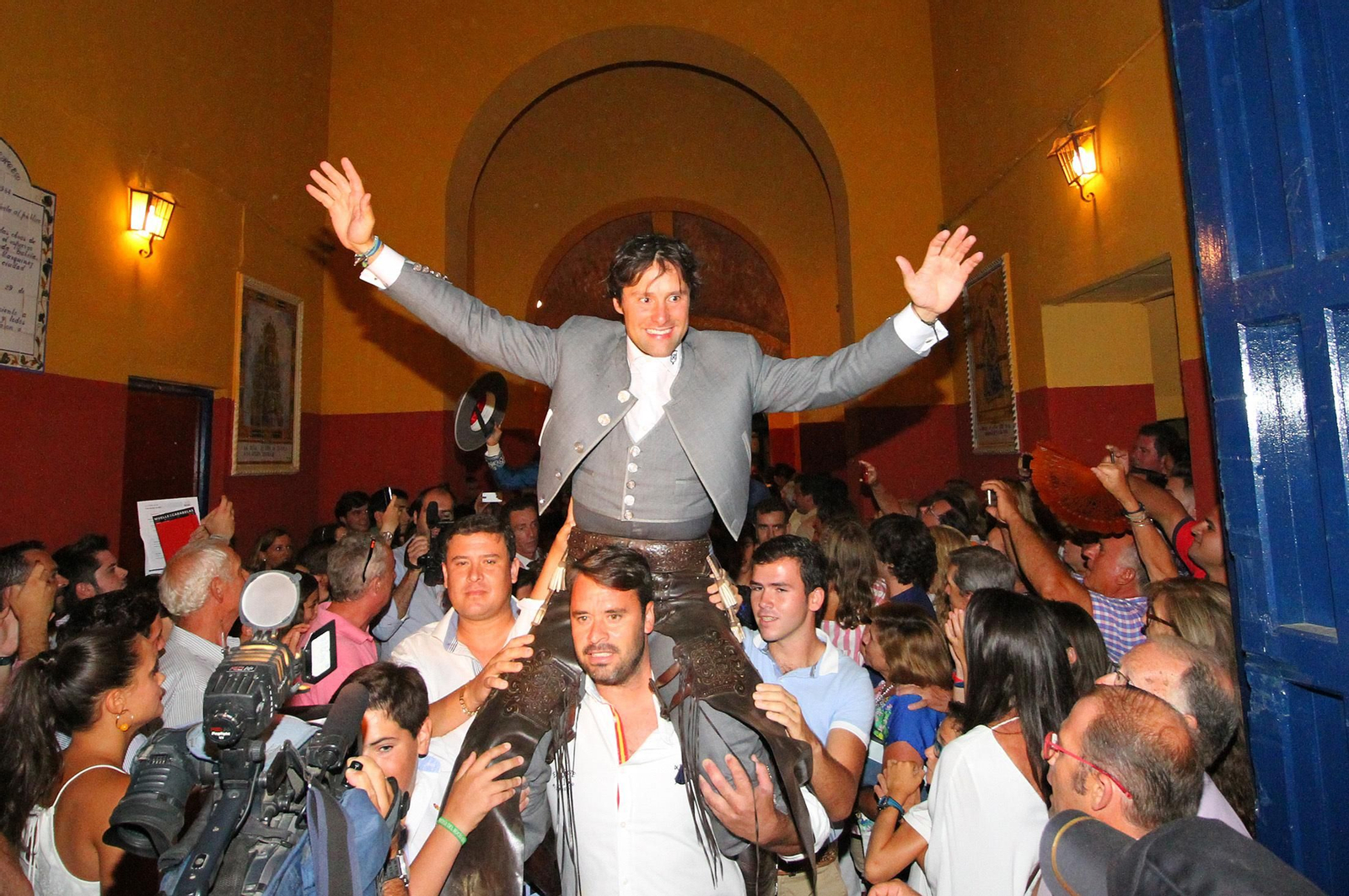 Imágenes de la corrida de rejones de Pablo Hermoso de Mendoza, Andrés Romero y Lea Vicens.