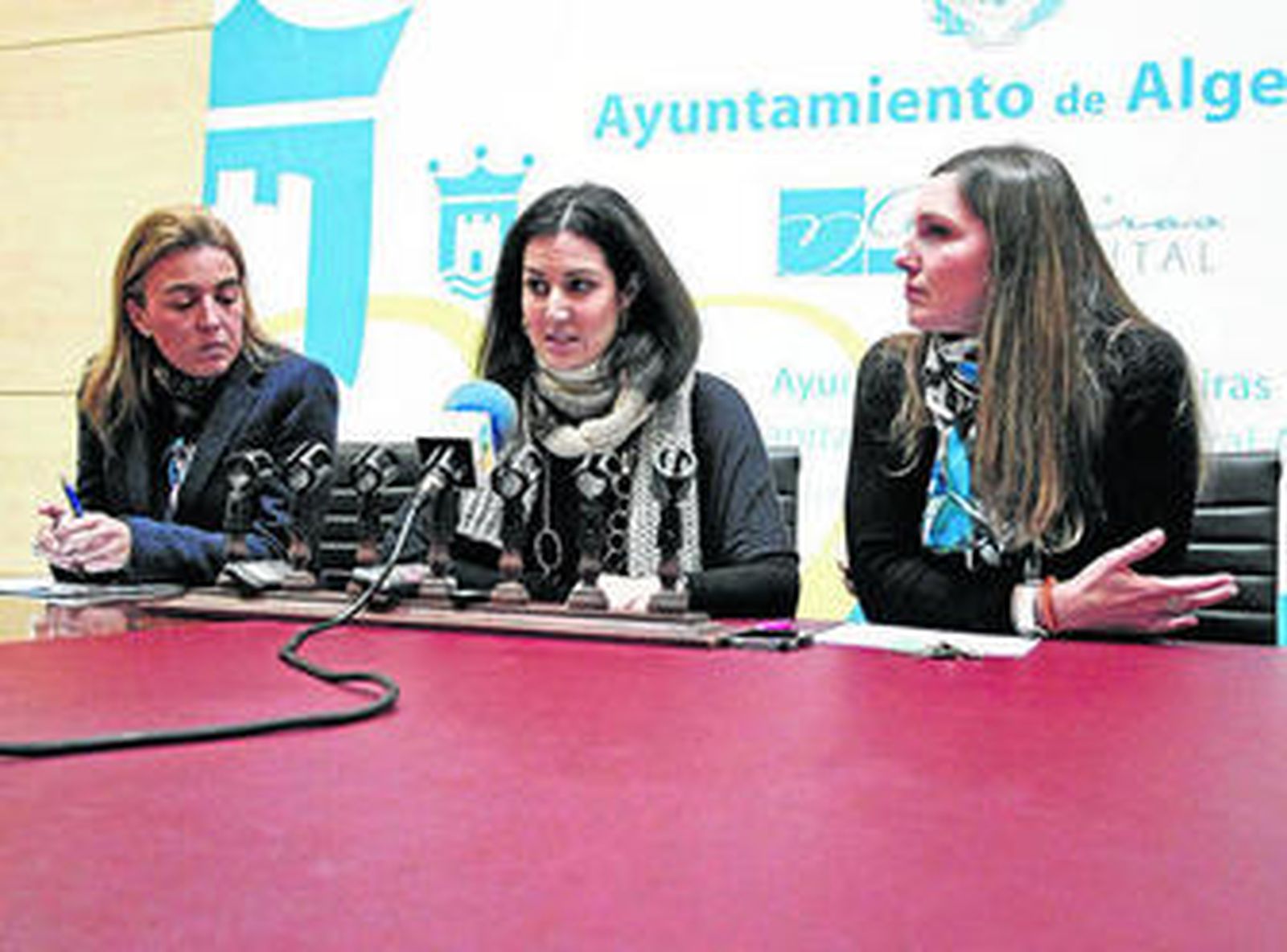 Paula Conesa, ayer en rueda de prensa entre Eva Pajares y Susana Pérez Custodio.