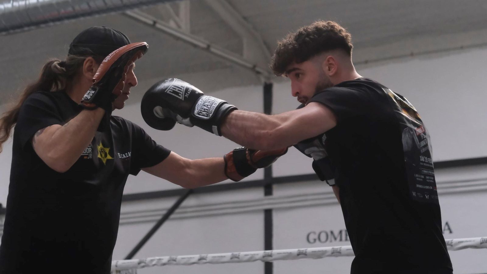 El Cazador Jr trabaja junto a Ricardo Sánchez Atocha en su entrenamiento abierto a los medios.