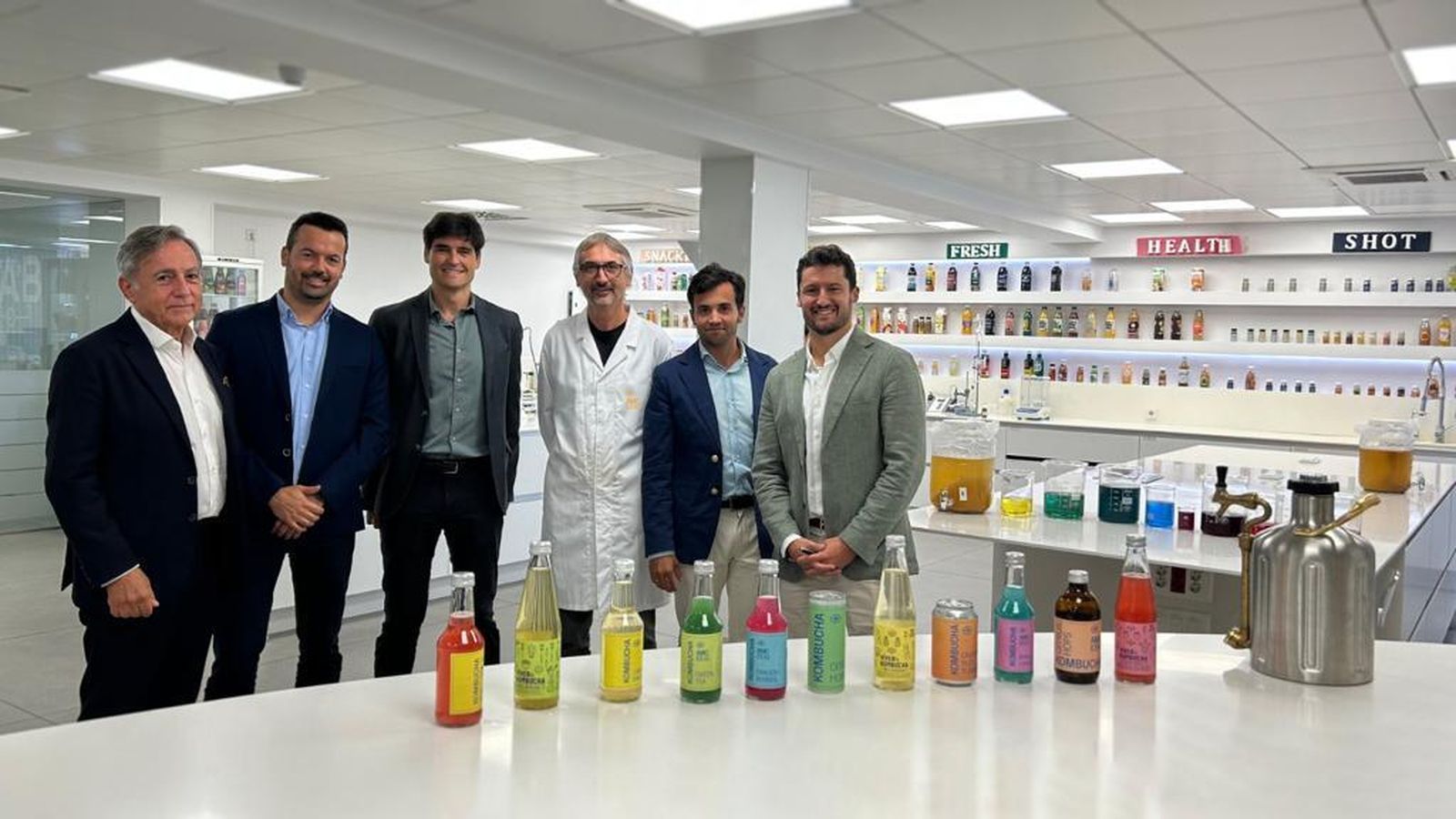 En la imagen, directivos de AMC y Viver Kombucha:  De a izquierda dereca: Antonio Muñoz Beraza,  Pedro de Frutos, Alberto Hernández , Sergio Streitenberger, Fernando Martín y Raúl de Frutos.