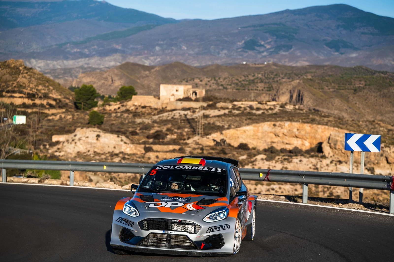 Pedro David Pérez y Miriam Antelo a su paso por uno de los tramos de la prueba almeriense.