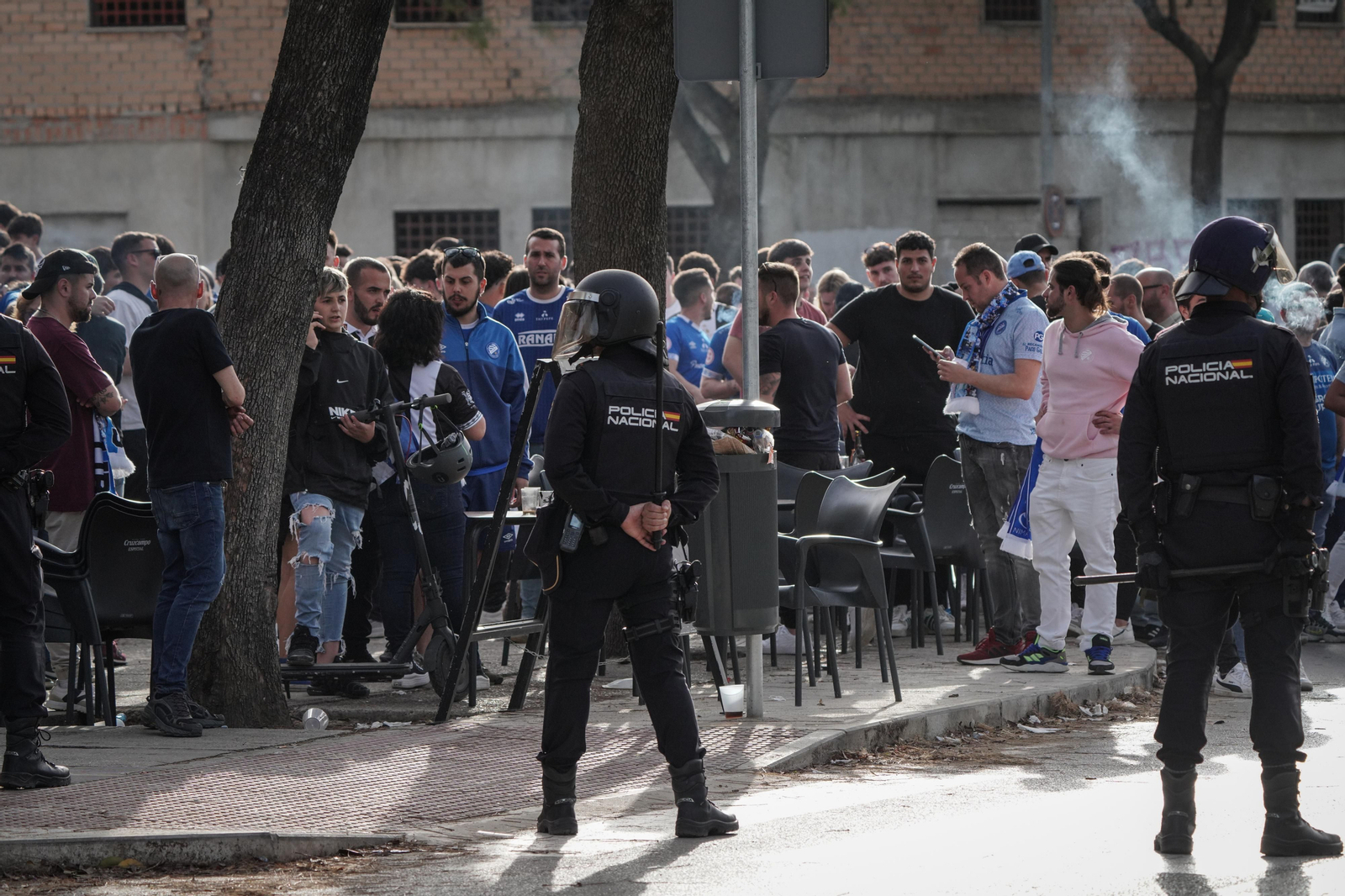 Imágenes del gran despliegue policial en Jerez durante el derbi