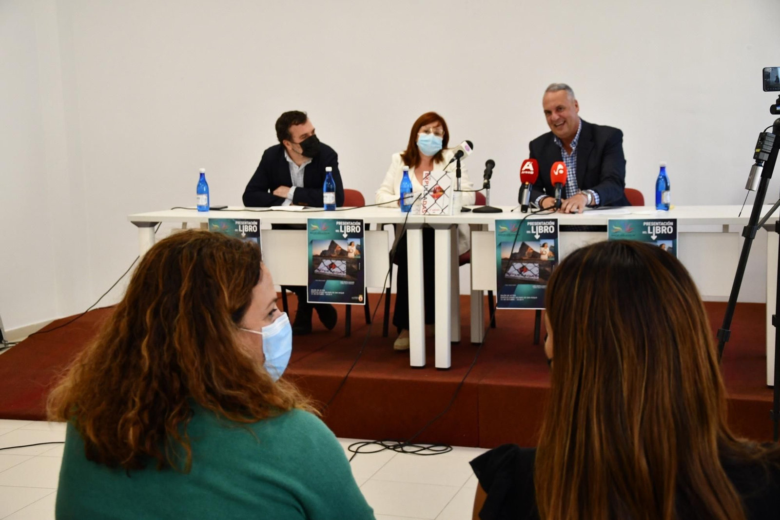 Brian Reyes, María Jesús Corrales y Juan Carlos Ruiz Boix durante la presentación de la novela