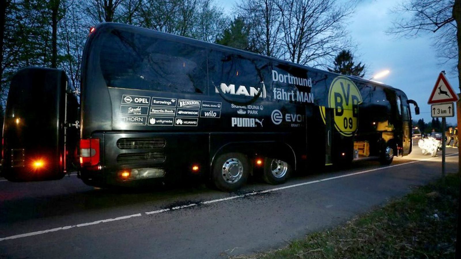 Las imágenes del autobús del Borussia-Dortmund, tras las tres explosiones.