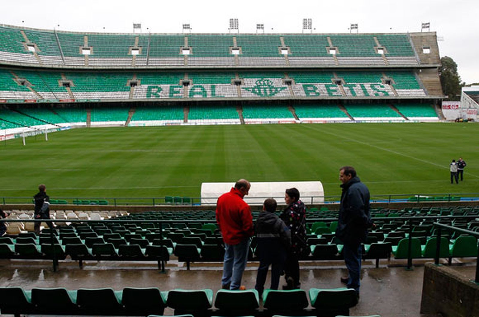 Preocupa el césped, pero el club asegura que estará listo