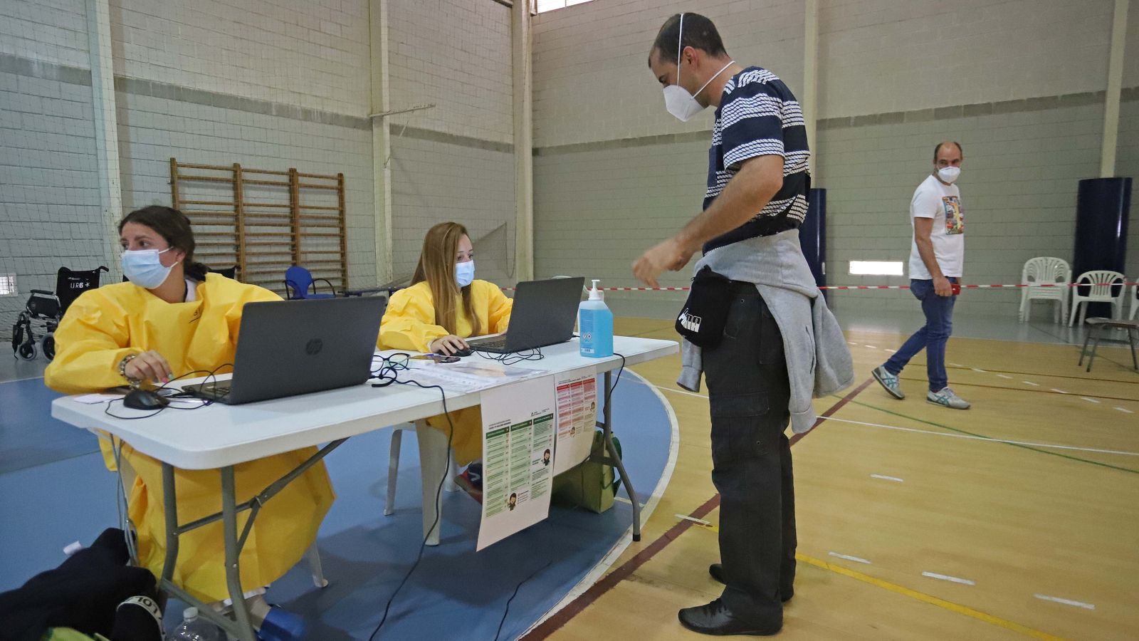 Fotos de la vacunación de estibadores en Algeciras