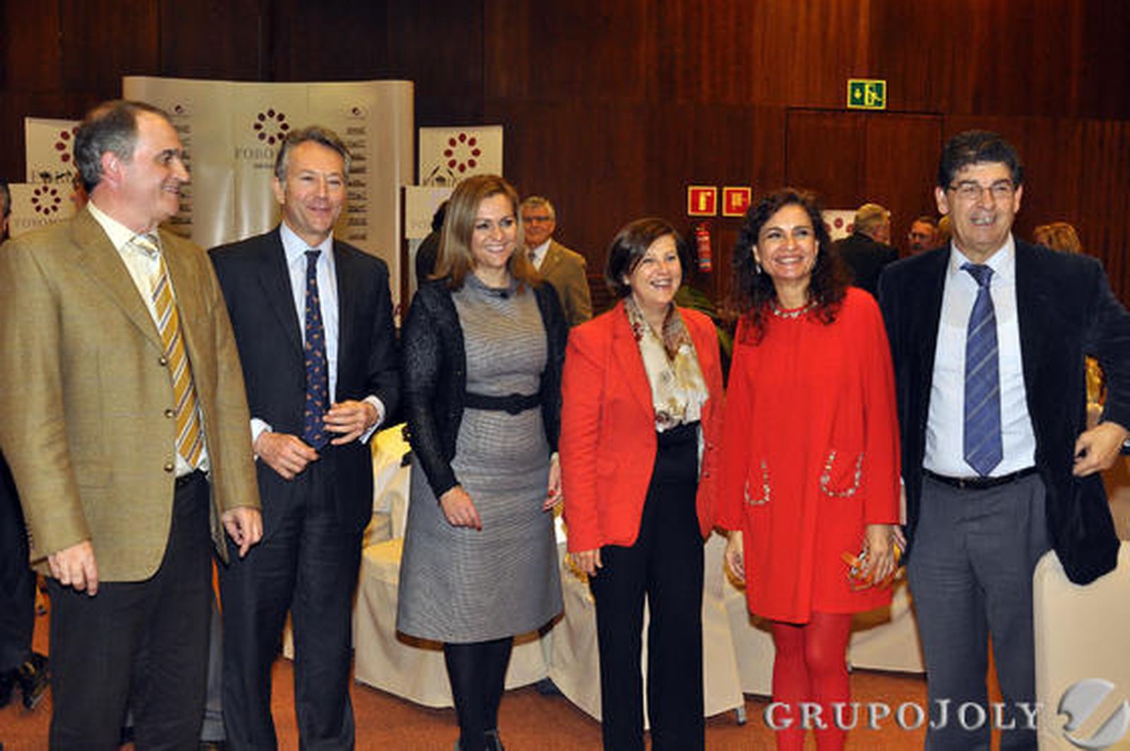Antonio Mingorance, presidente del Consejo Andaluz de Colegios de Farmacéuticos; José Joly, presidente del Grupo Joly; María Jesús Serrano, consejera de Medio Ambiente y Ordenación del Territorio; María José Sánchez Rubio; María Jesús Montero, consejera de Hacienda y Administración Pública;  y Diego Valderas, vicepresidente de la Junta y consejero de Administración Local y Relaciones Institucionales. / Juan Carlos Vázquez