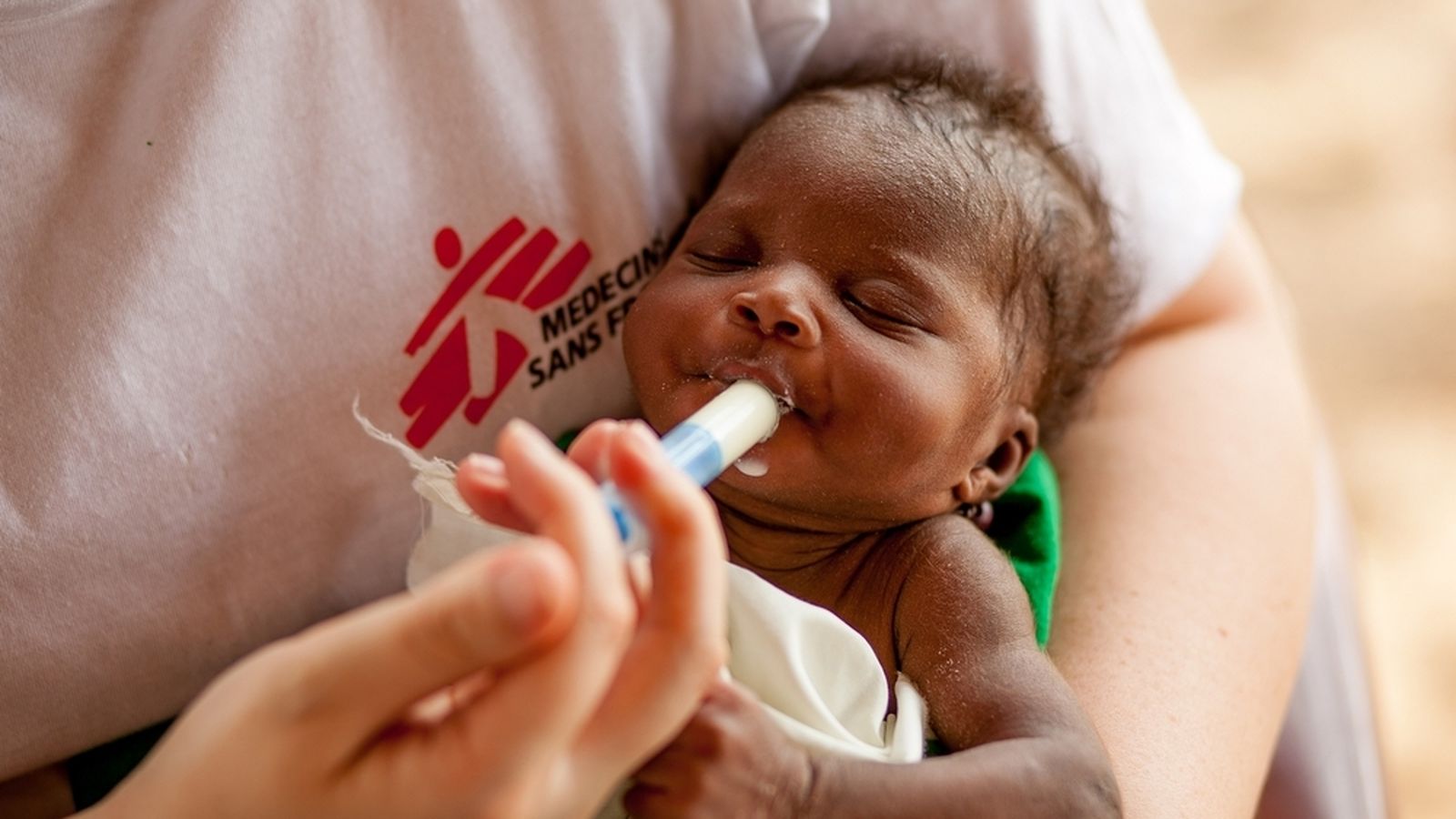 Asistencia de Médicos Sin Fronteras a recién nacidos.
