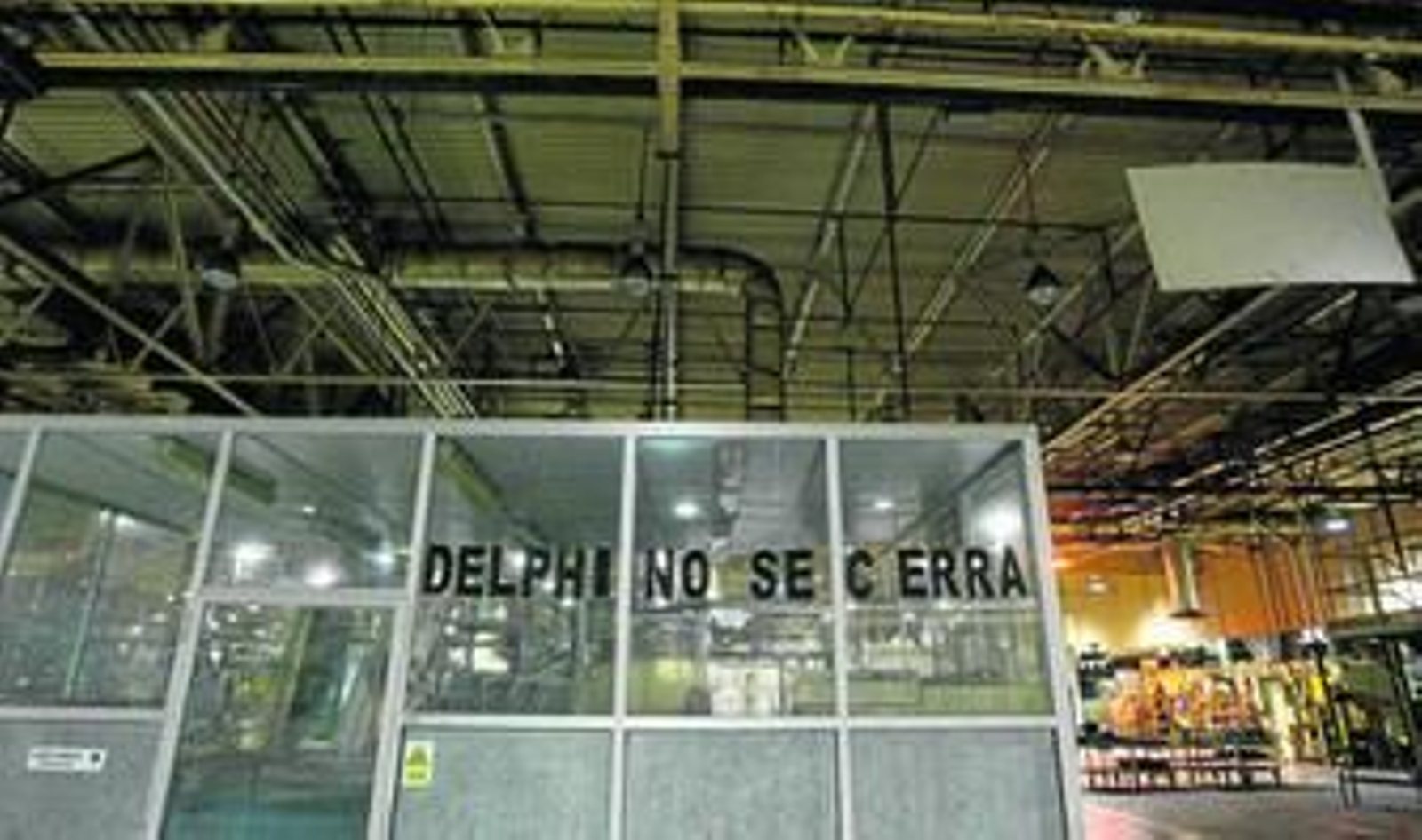 Interior de la factoría de Puerto Real en uno de los días de subasta de la maquinaria.
