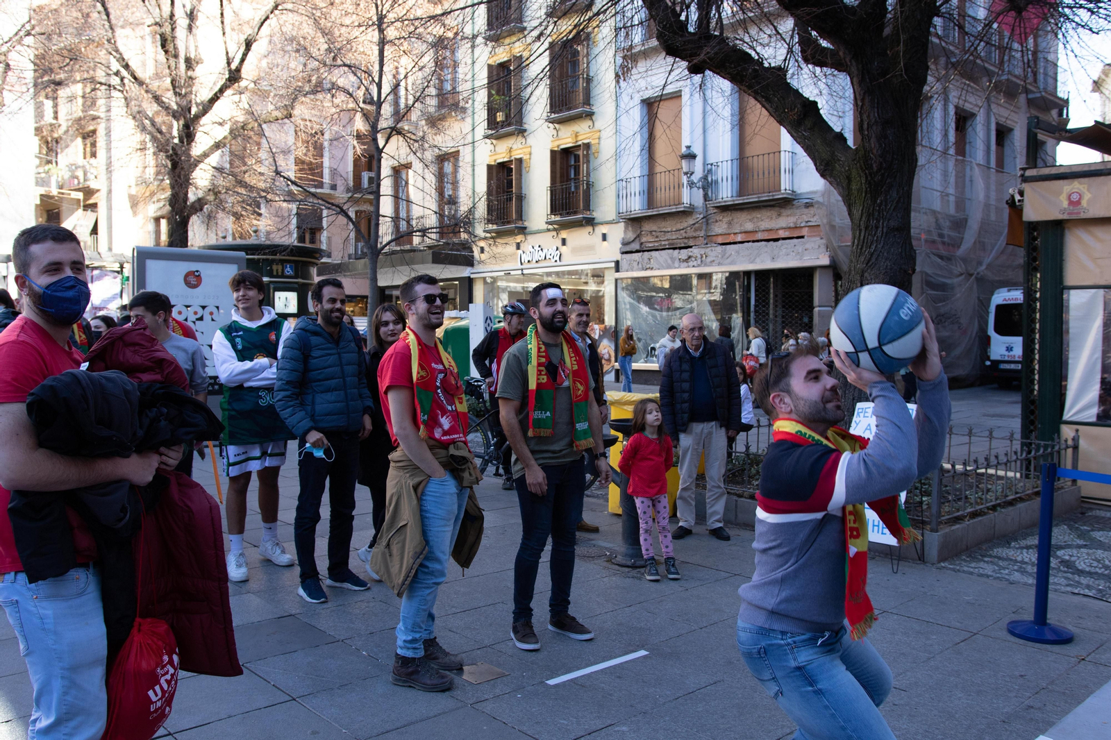 Así vive Granada la celebración de la Copa del Rey de Baloncesto