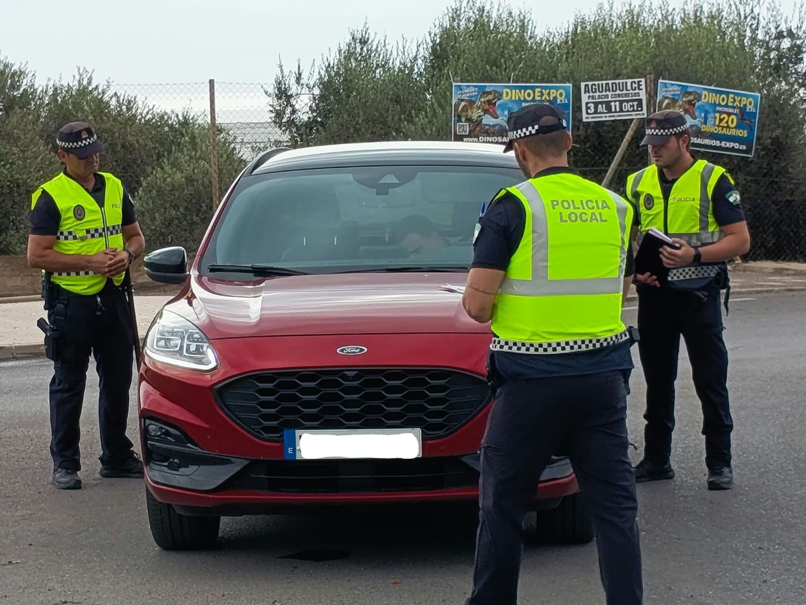 Vícar inspecciona 149 vehículos y solo denuncia a un conductor por usar el móvil