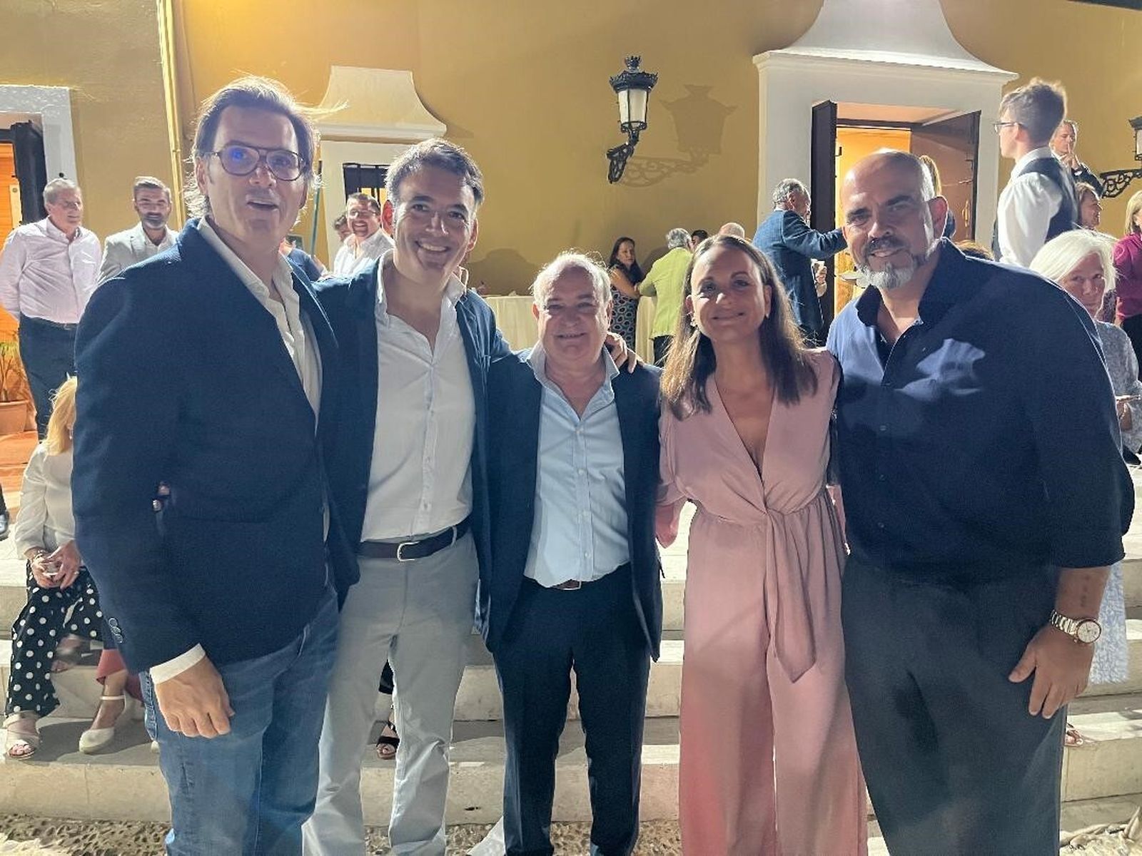 Los hermanos Alberto y Emilio Trigueros con el homenajeado Pelayo García Borbolla, Vicente Lázaro y Amelia García.