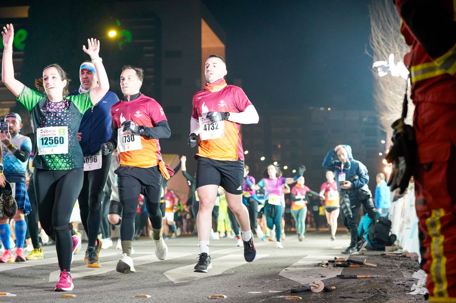 En imágenes: búscate en tu llegada a meta de la Carrera de San Antón 2026 (15)