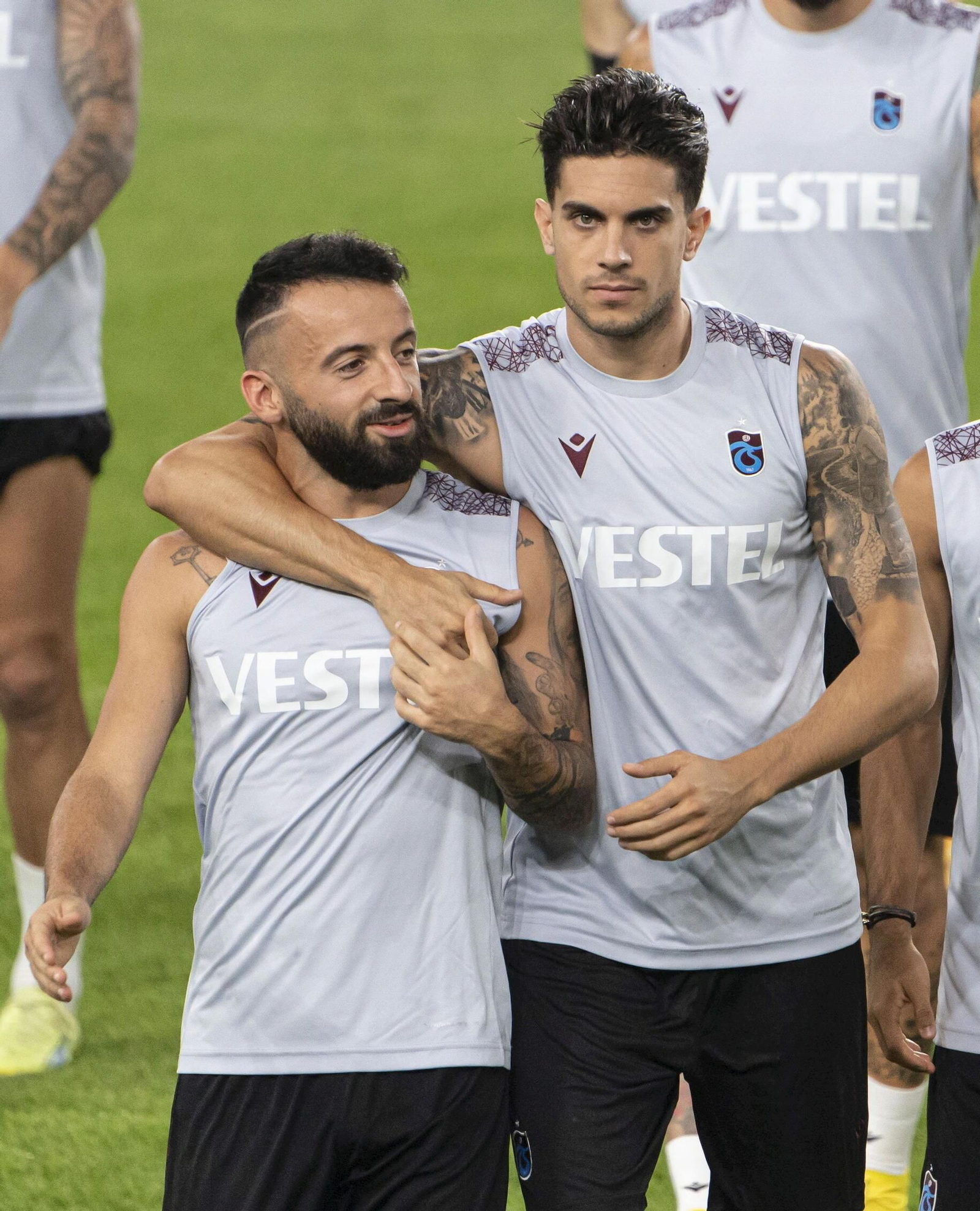 Bartra, junto a Manolis Siopis, en un entrenamiento con el Trabzonspor.