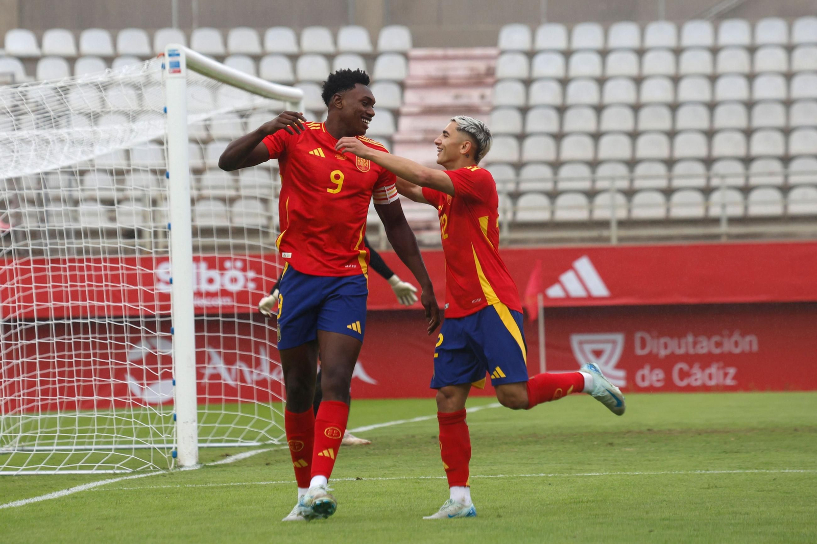 Roberto, debut y gol con España sub 21