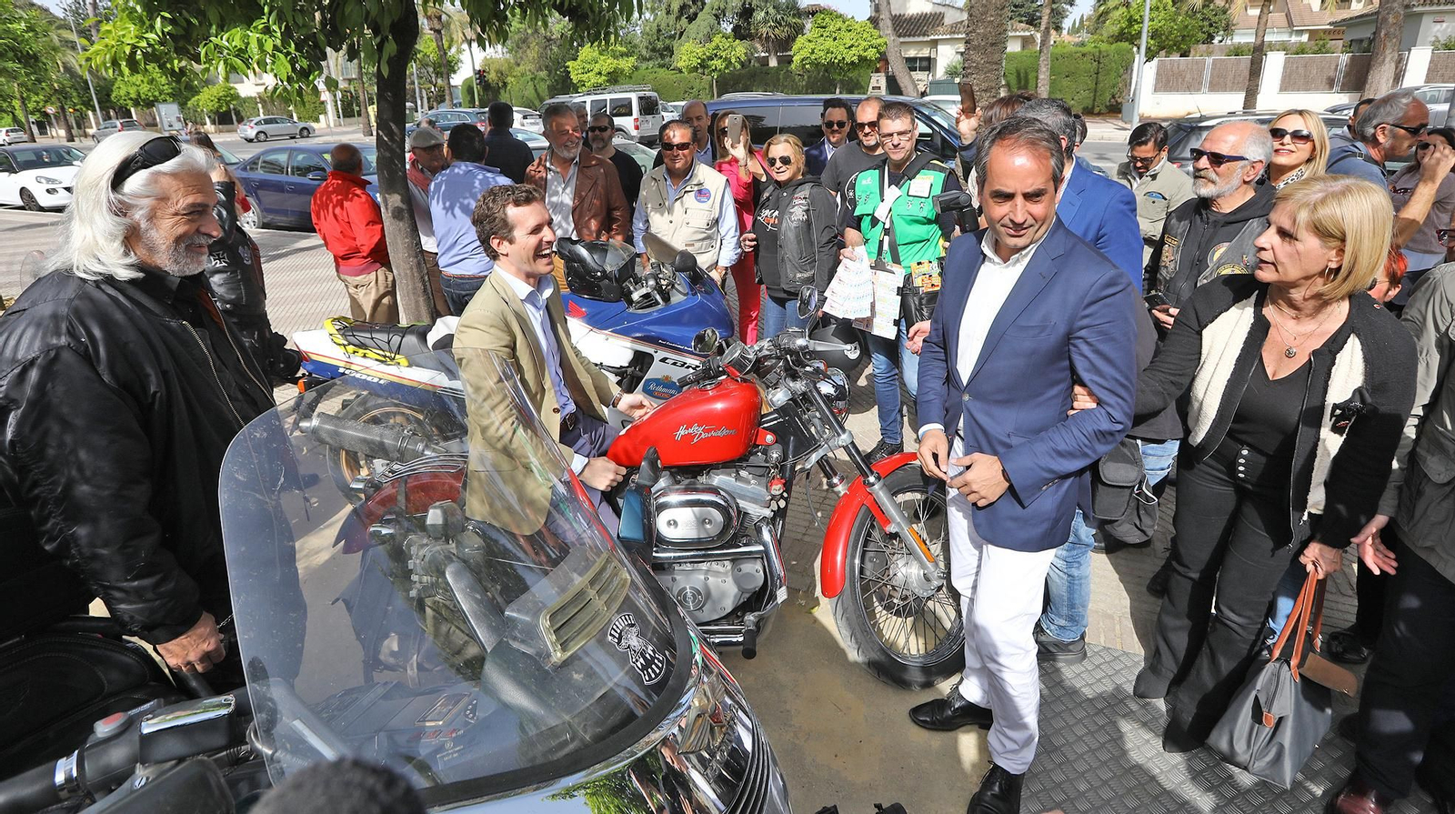 Imágenes de Pablo Casado en un acto con moteros en Jerez