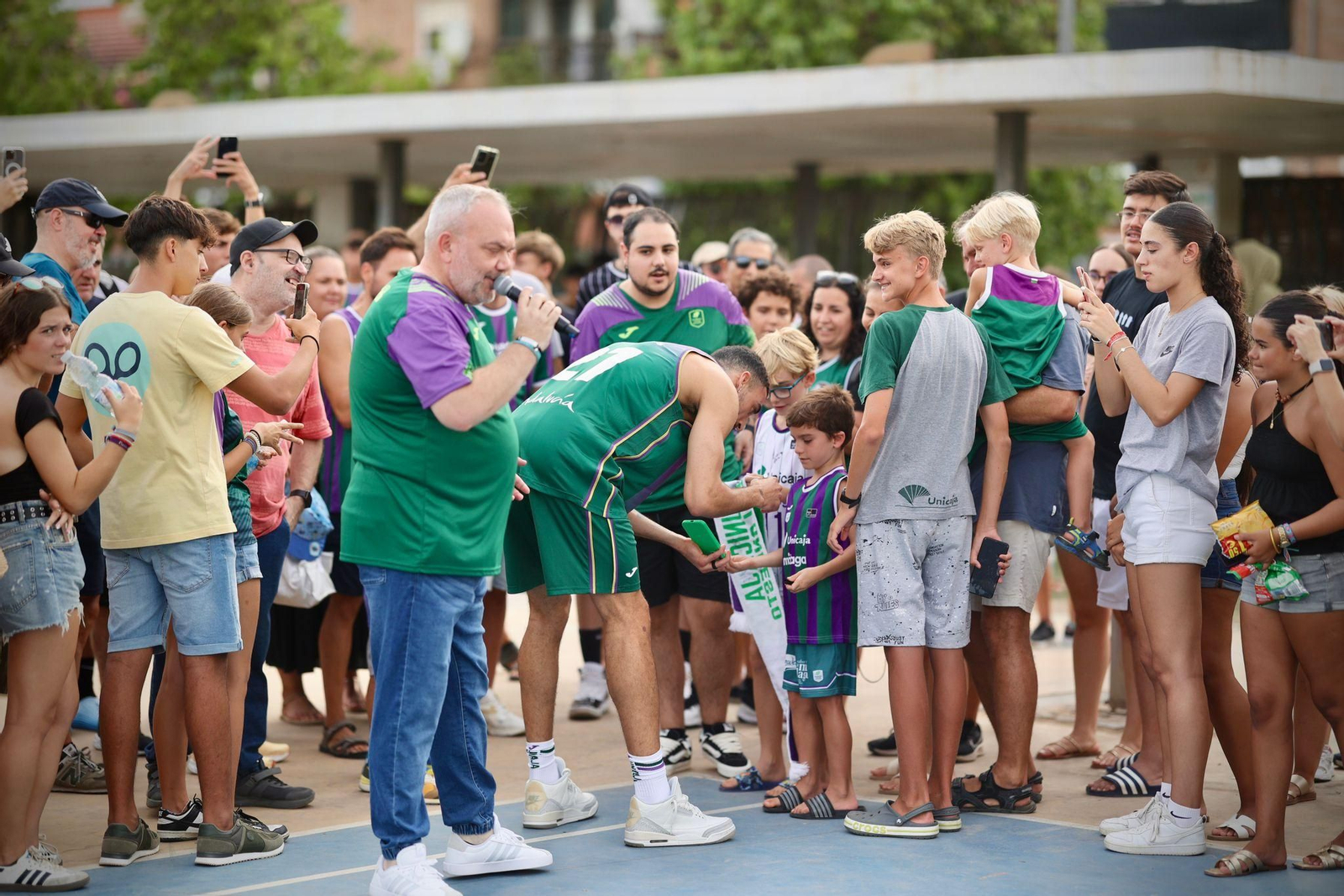 Las fotos de la espectacular presentación de Chris Duarte con el Unicaja en el Parque del Oeste