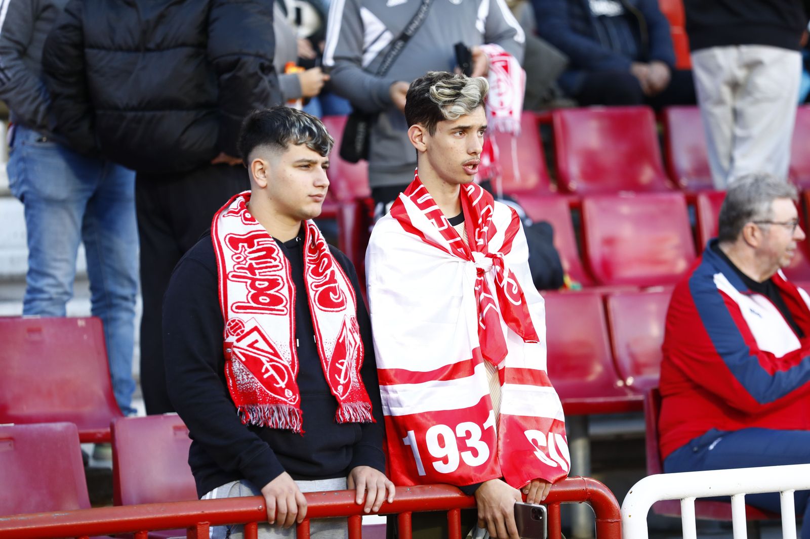 La grada de Los Cármenes durante los primeros minutos del Granada - Athletic